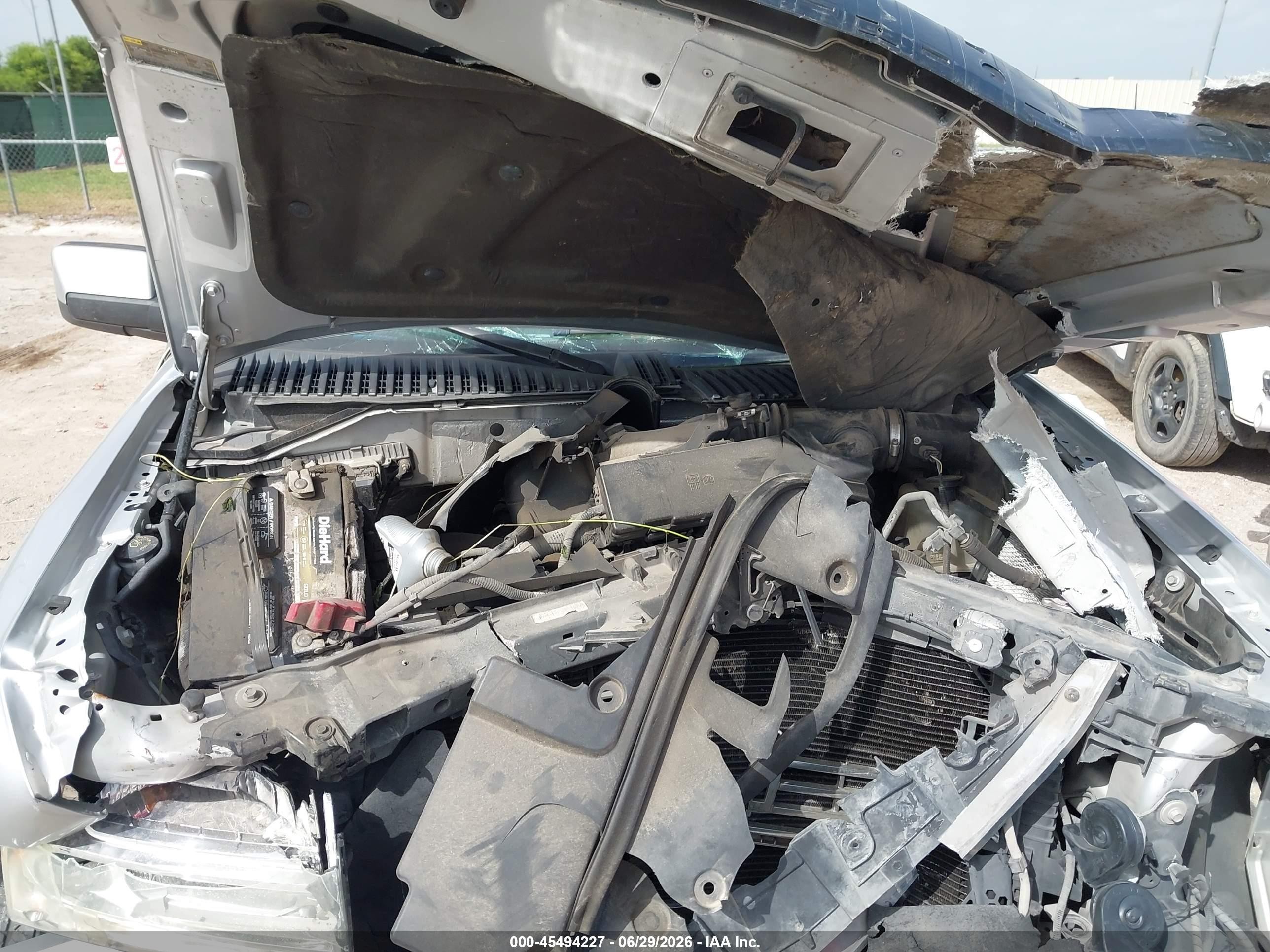 2013 Lincoln Navigator L   Silver vin: 5LMJJ3H56DEL02705