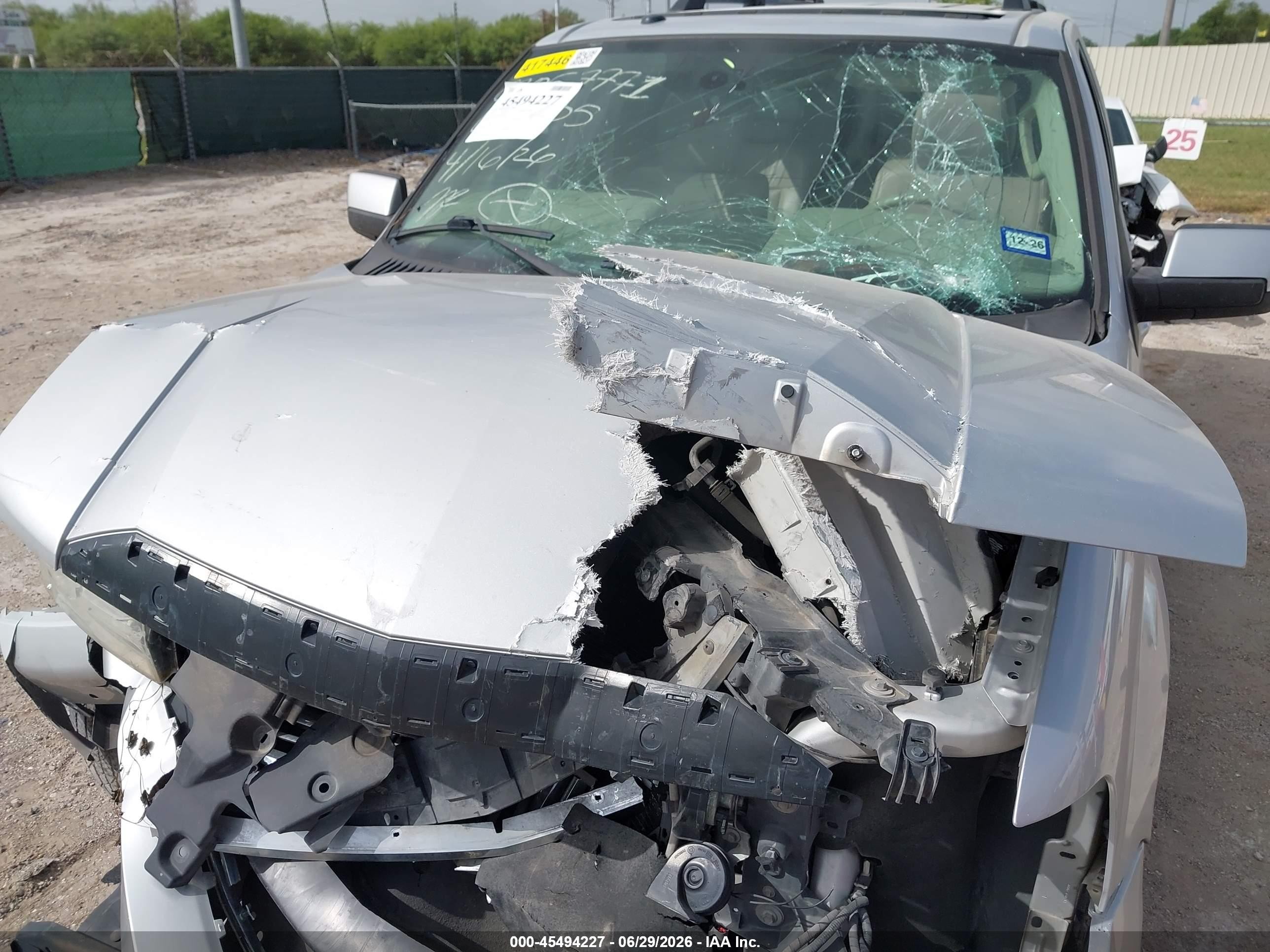 2013 Lincoln Navigator L   Silver vin: 5LMJJ3H56DEL02705