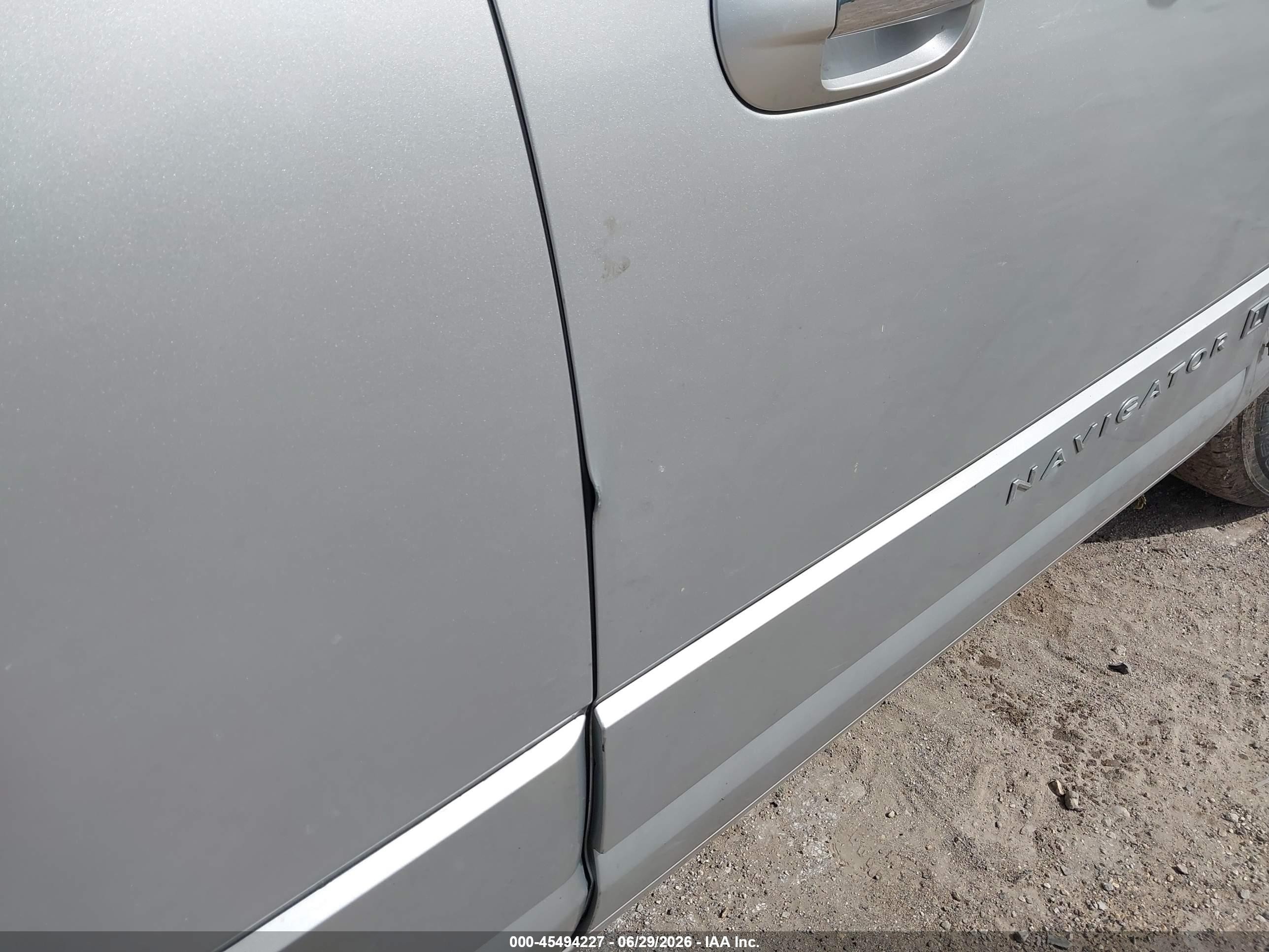 2013 Lincoln Navigator L   Silver vin: 5LMJJ3H56DEL02705