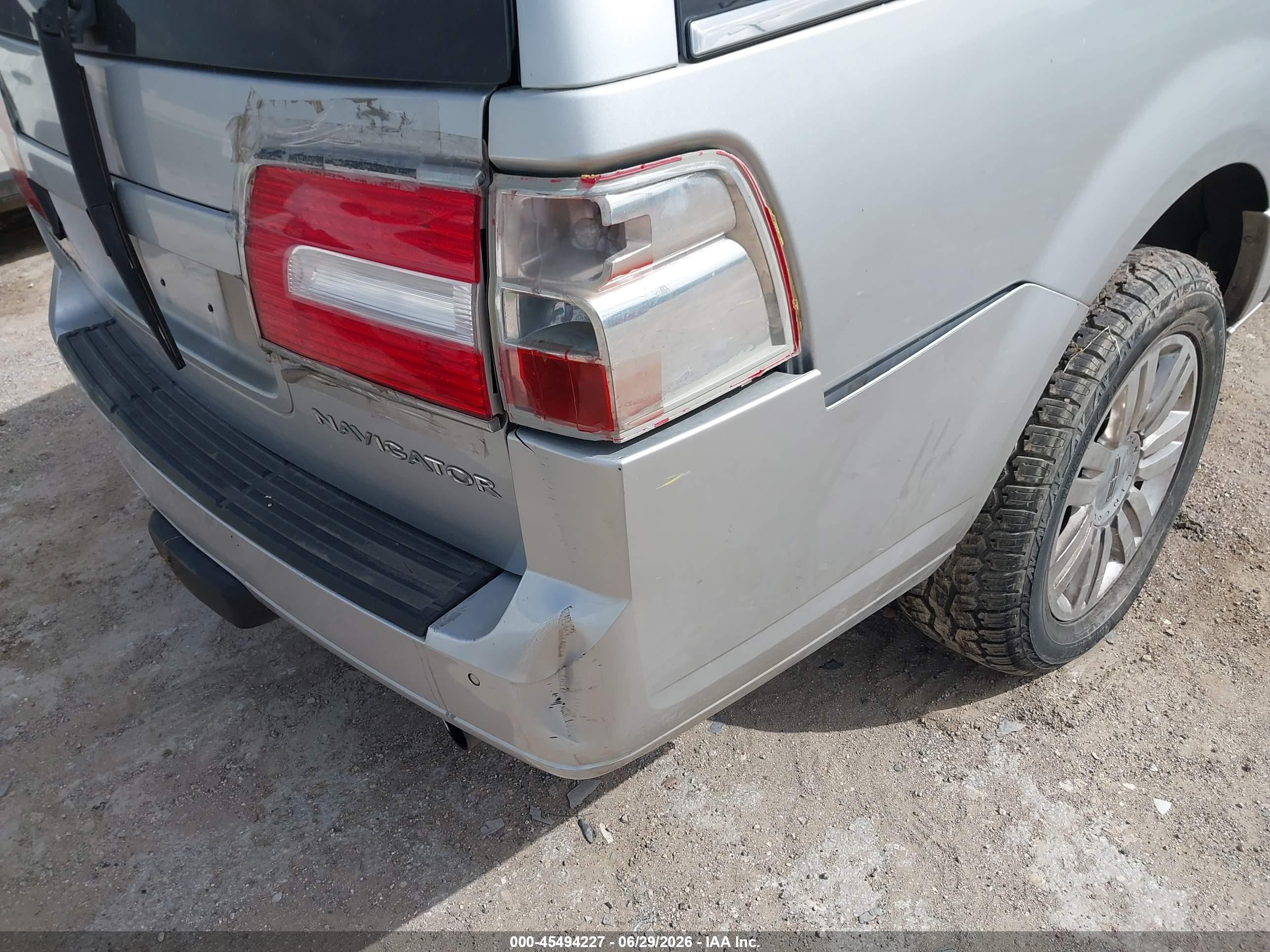 2013 Lincoln Navigator L   Silver vin: 5LMJJ3H56DEL02705