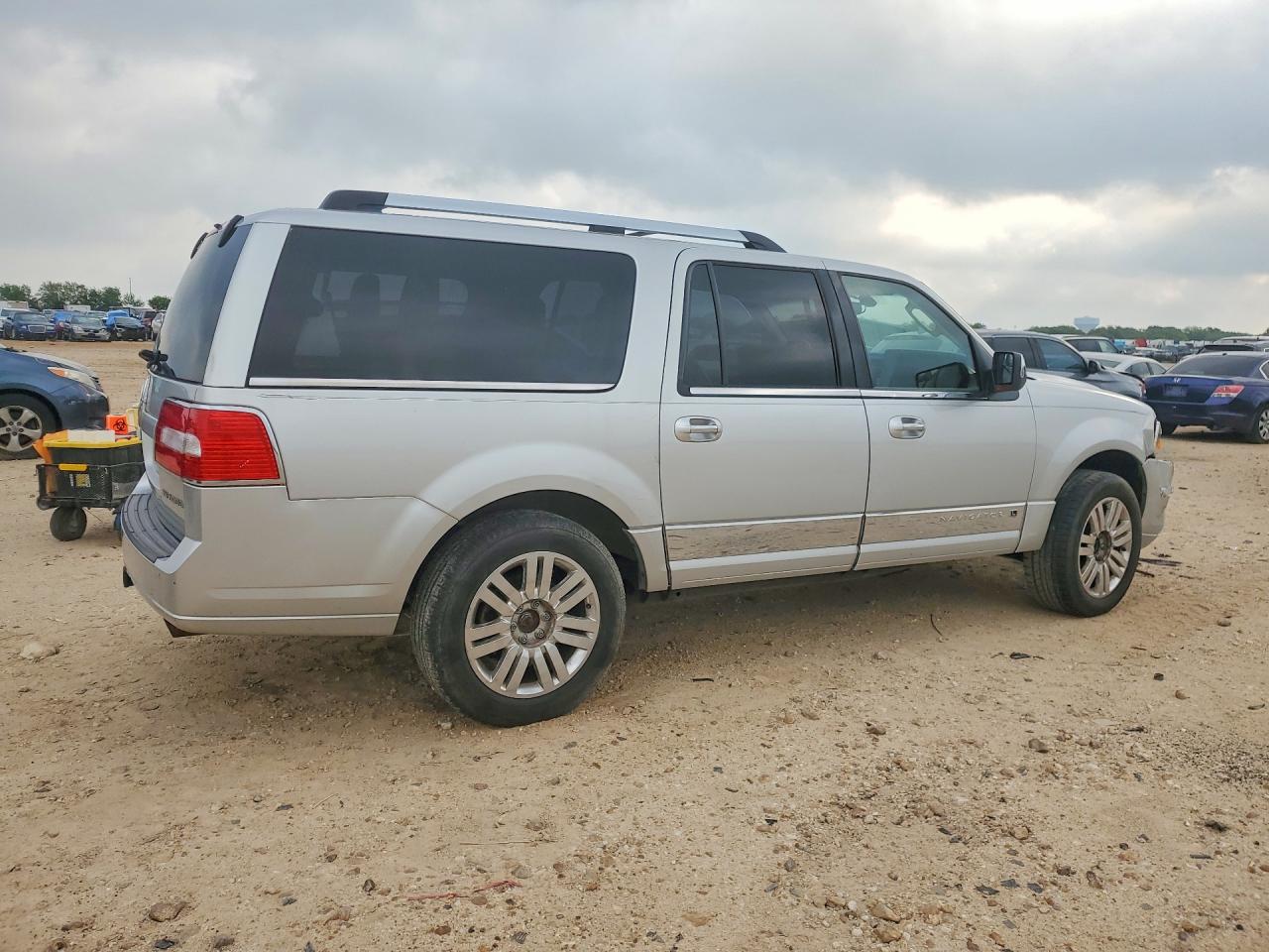 2012 Lincoln Navigator L Silver vin: 5LMJJ3H57CEL01223