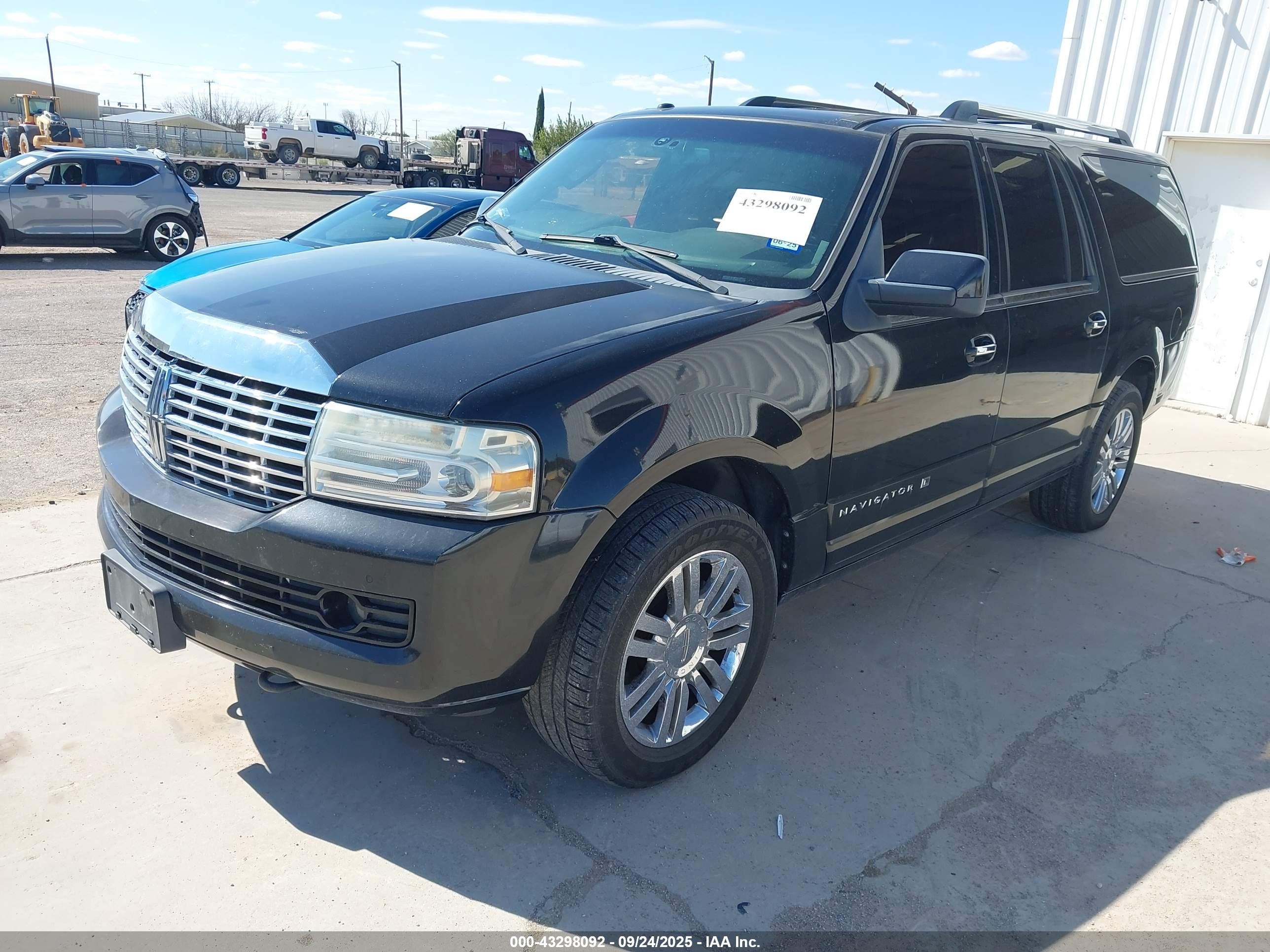 2010 Lincoln Navigator L   Blue vin: 5LMJJ3H58AEJ02453