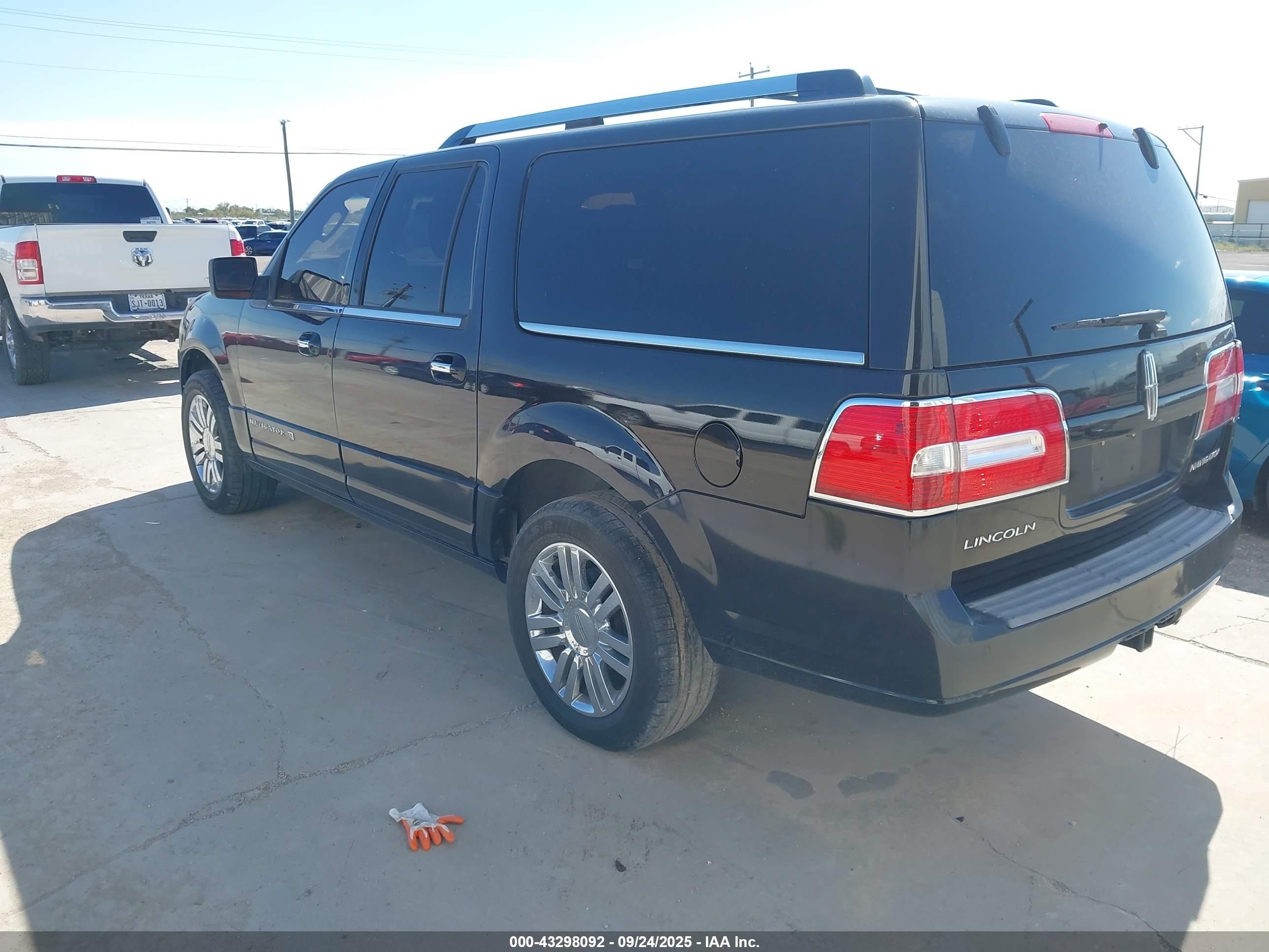 2010 Lincoln Navigator L   Blue vin: 5LMJJ3H58AEJ02453