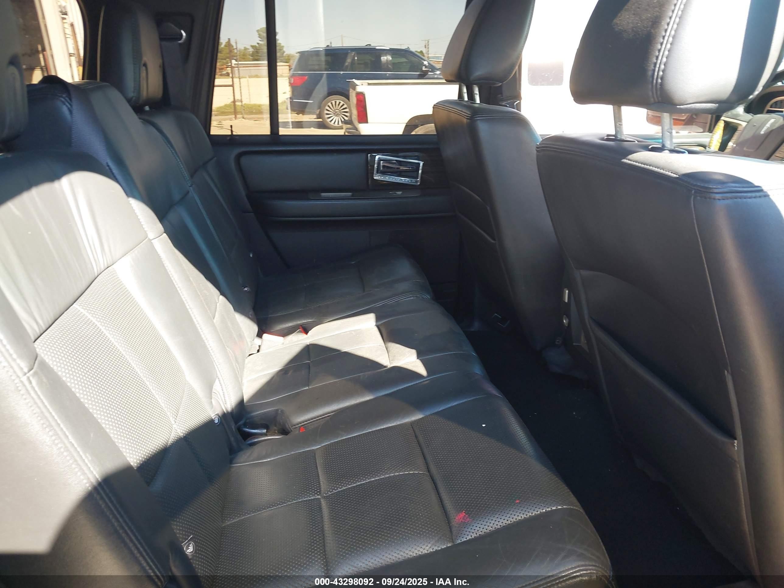 2010 Lincoln Navigator L   Blue vin: 5LMJJ3H58AEJ02453