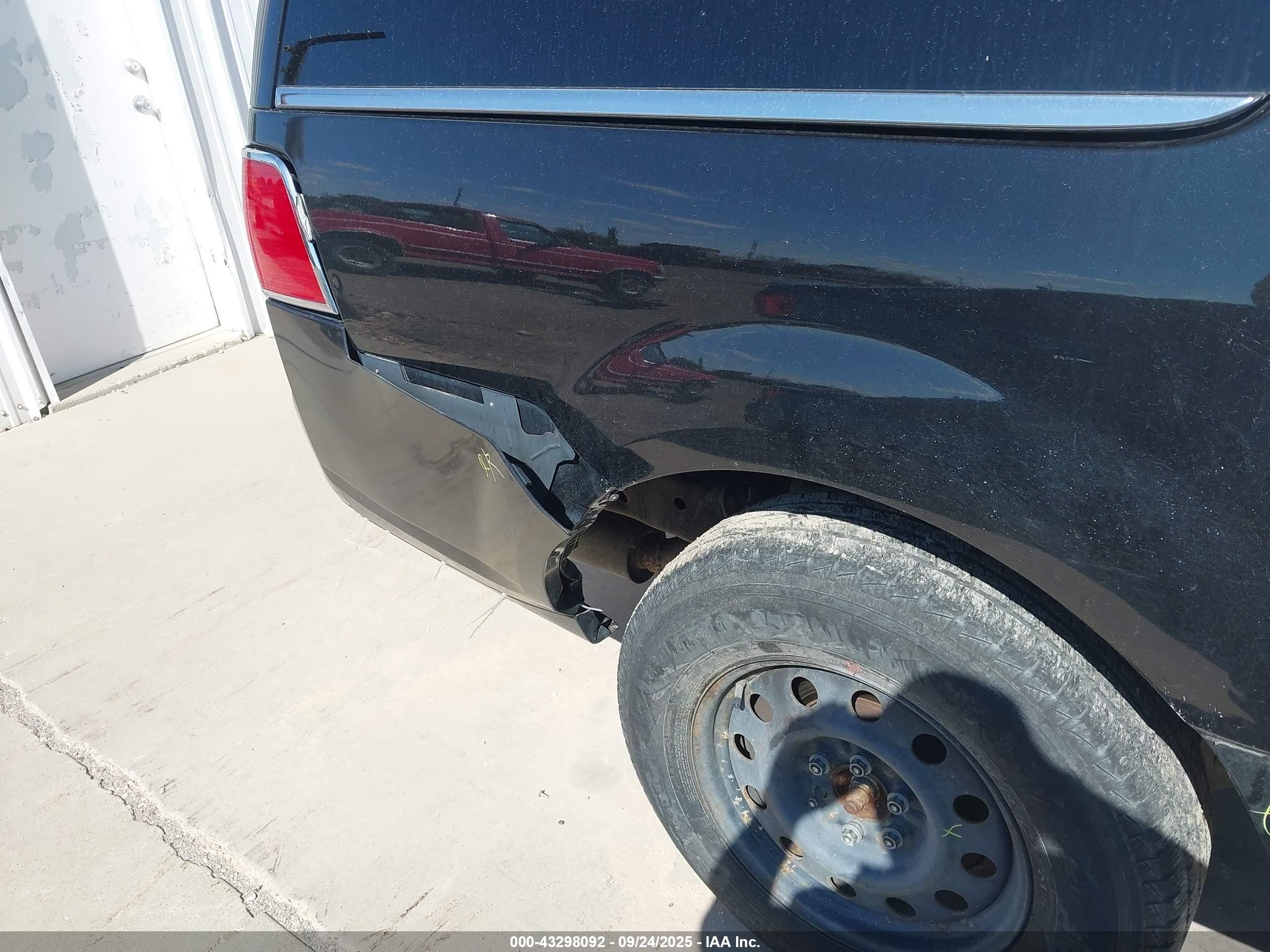 2010 Lincoln Navigator L   Blue vin: 5LMJJ3H58AEJ02453