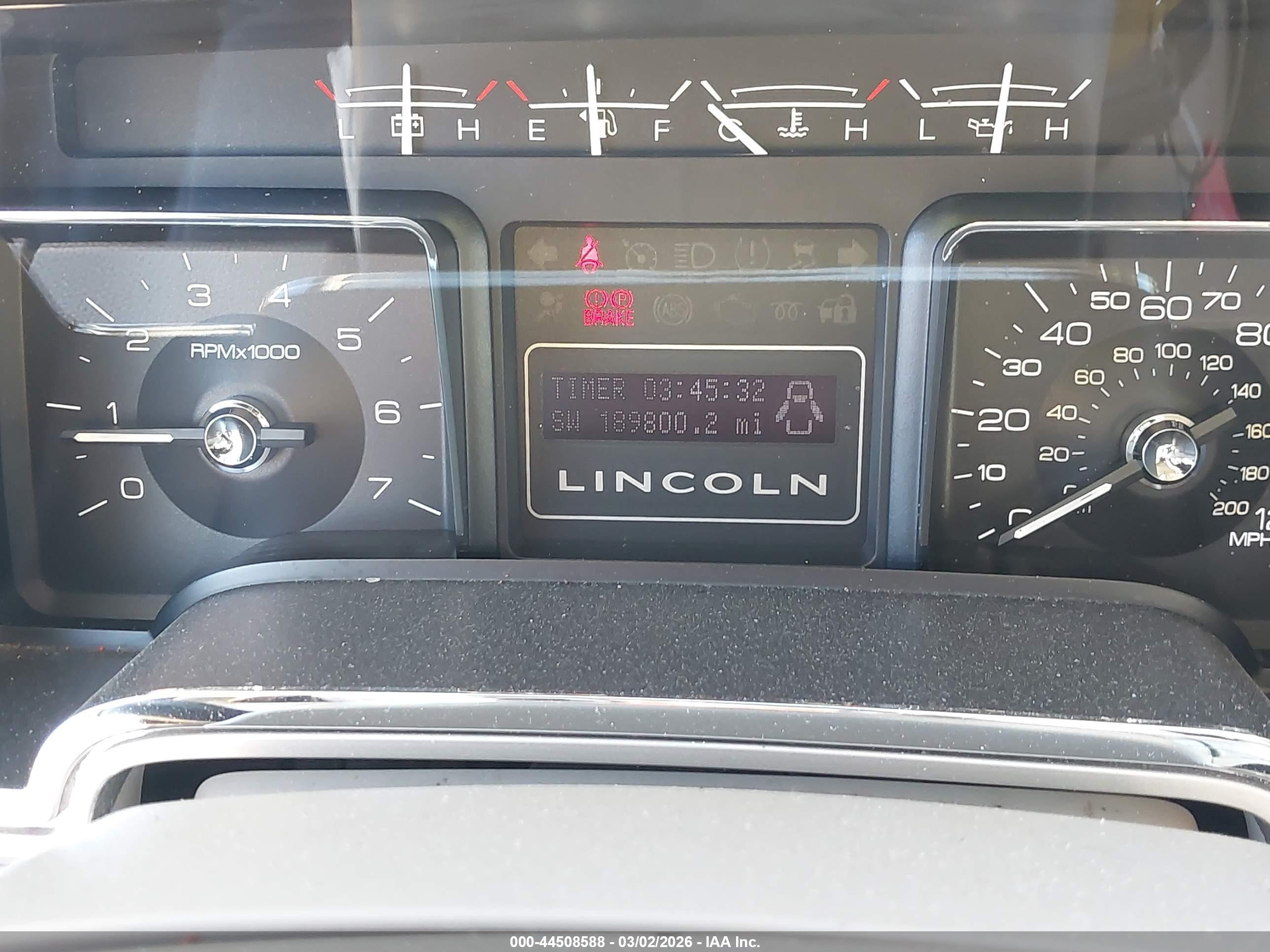 2010 Lincoln Navigator L   Silver vin: 5LMJJ3H58AEJ03800
