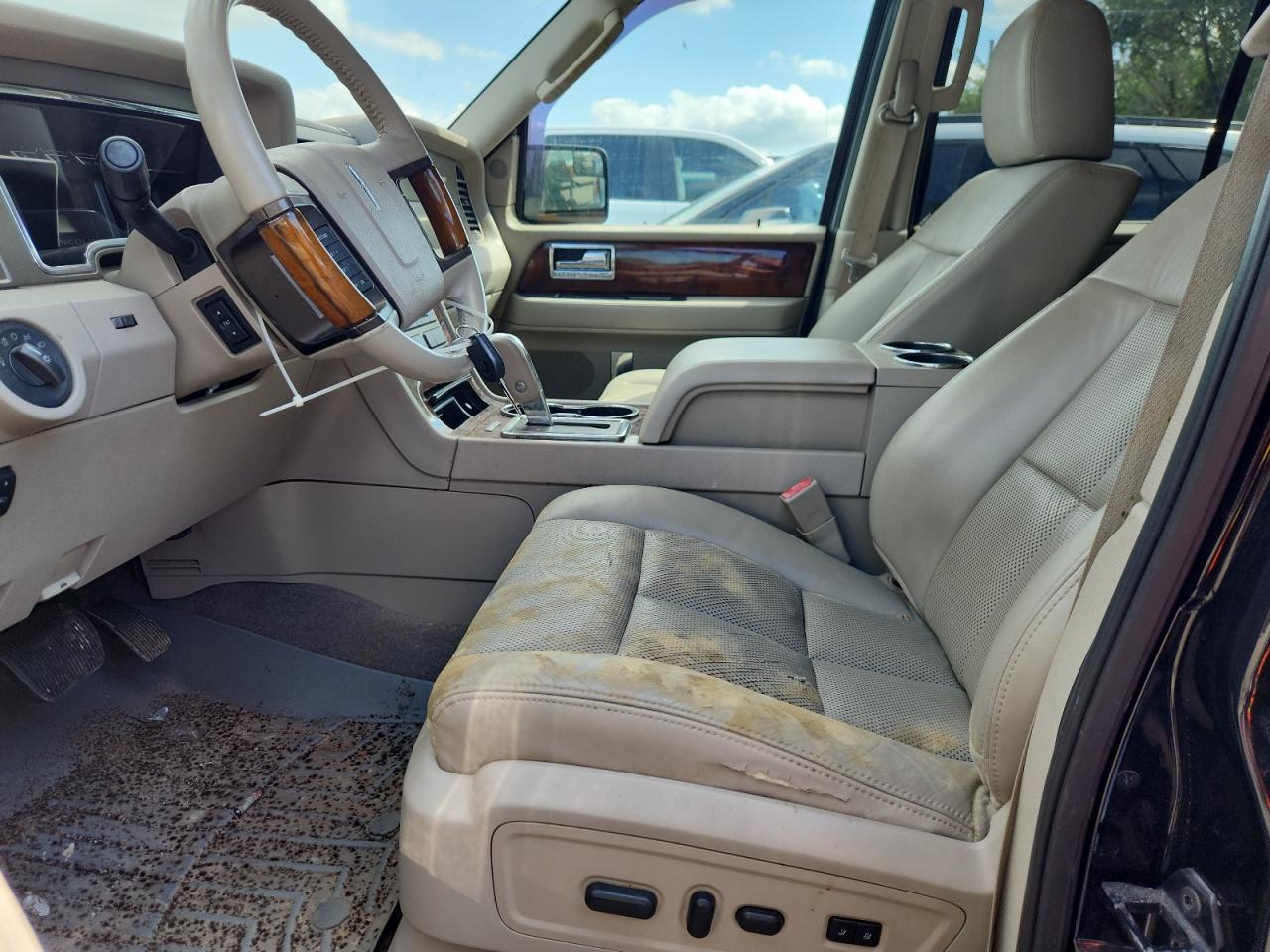 2013 Lincoln Navigator L Black vin: 5LMJJ3H58DEL08649 Damage: Left Front Seat Cushion, Worn, Replacement Required
