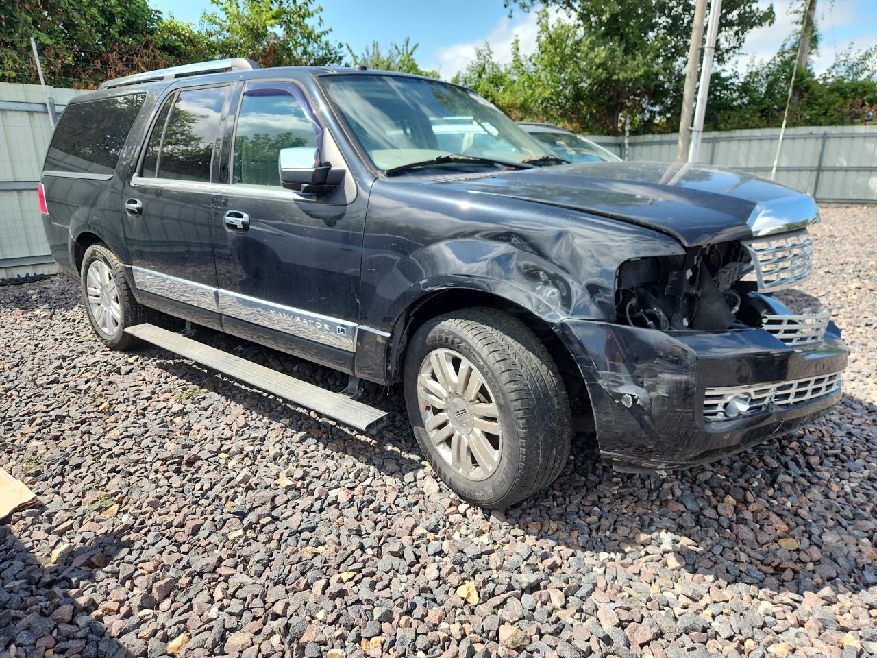 2013 Lincoln Navigator L Black vin: 5LMJJ3H58DEL08649 Damage: Front Bumper/Cover, Broken, Replacement Required
