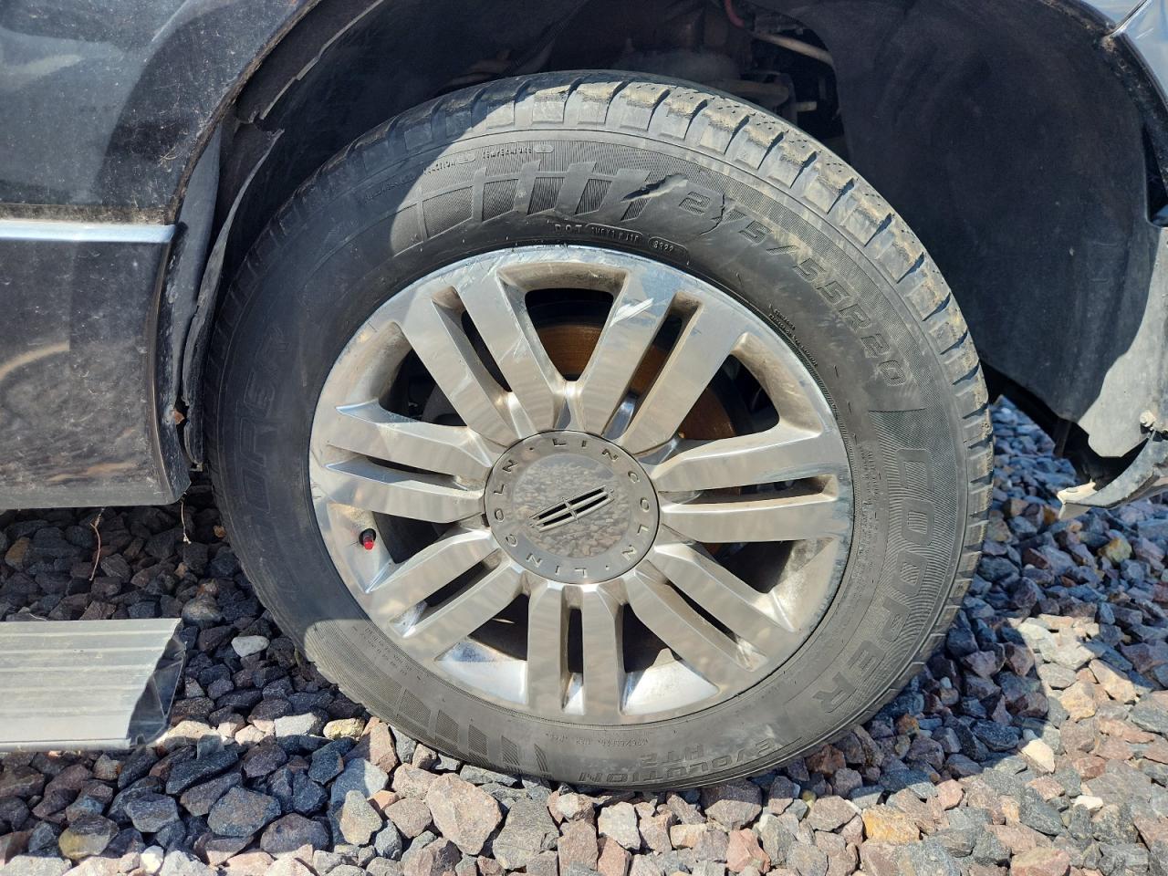 2013 Lincoln Navigator L Black vin: 5LMJJ3H58DEL08649 Damage: Right Front Tire, Gouged, Replacement Required