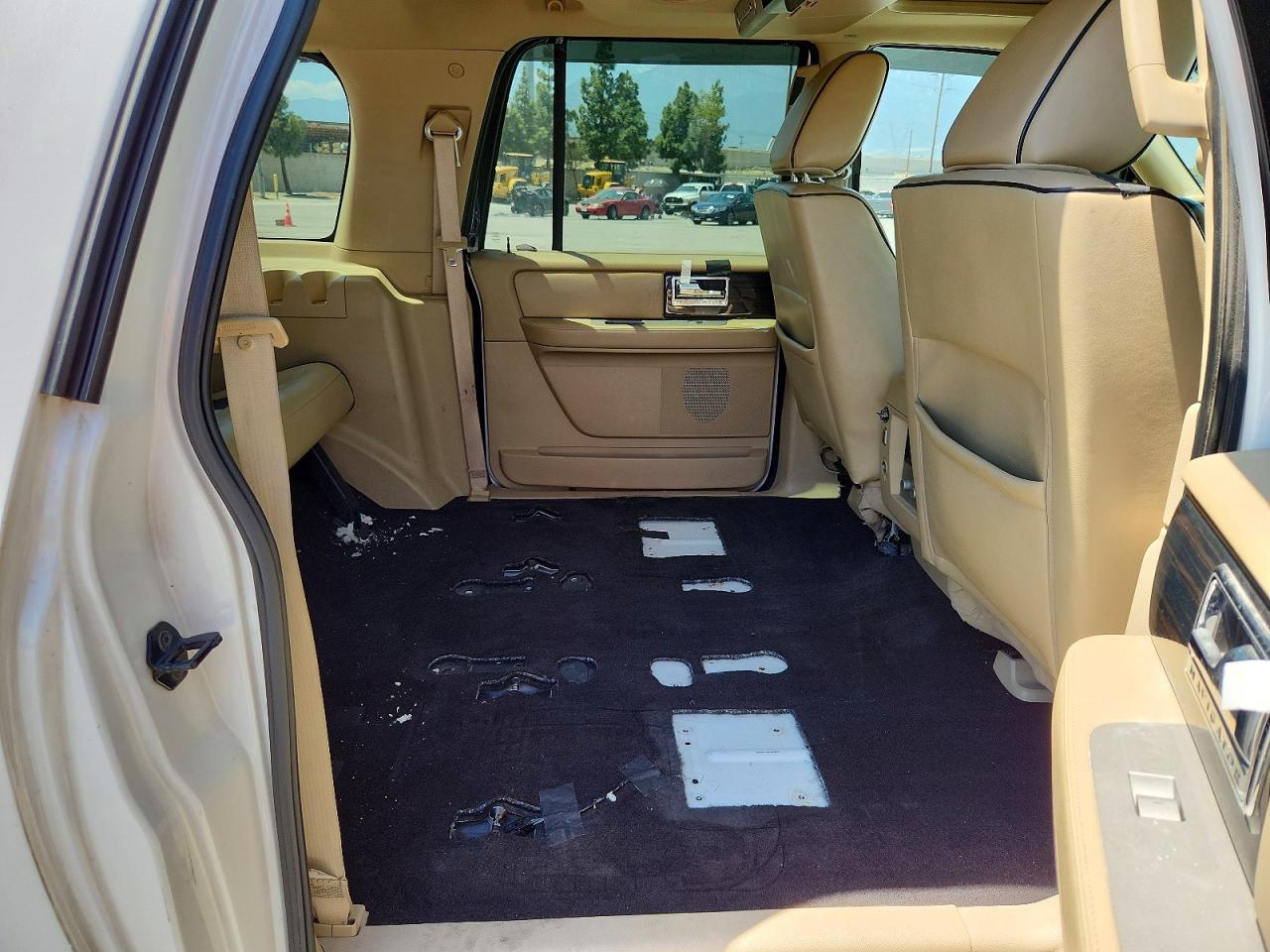 2010 Lincoln Navigator L White vin: 5LMJJ3H59AEJ10268