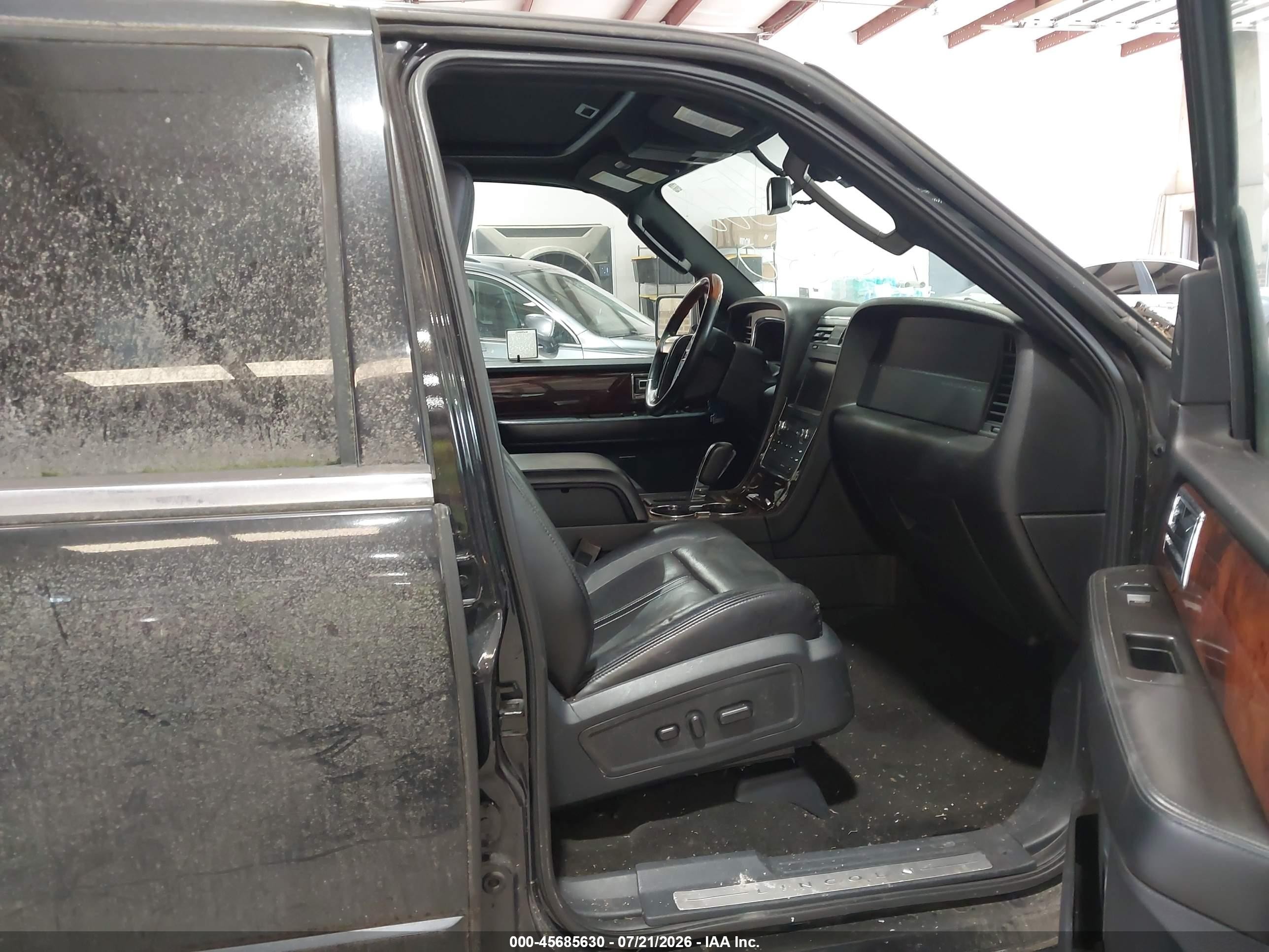 2015 Lincoln Navigator L   Black vin: 5LMJJ3HT0FEJ10987