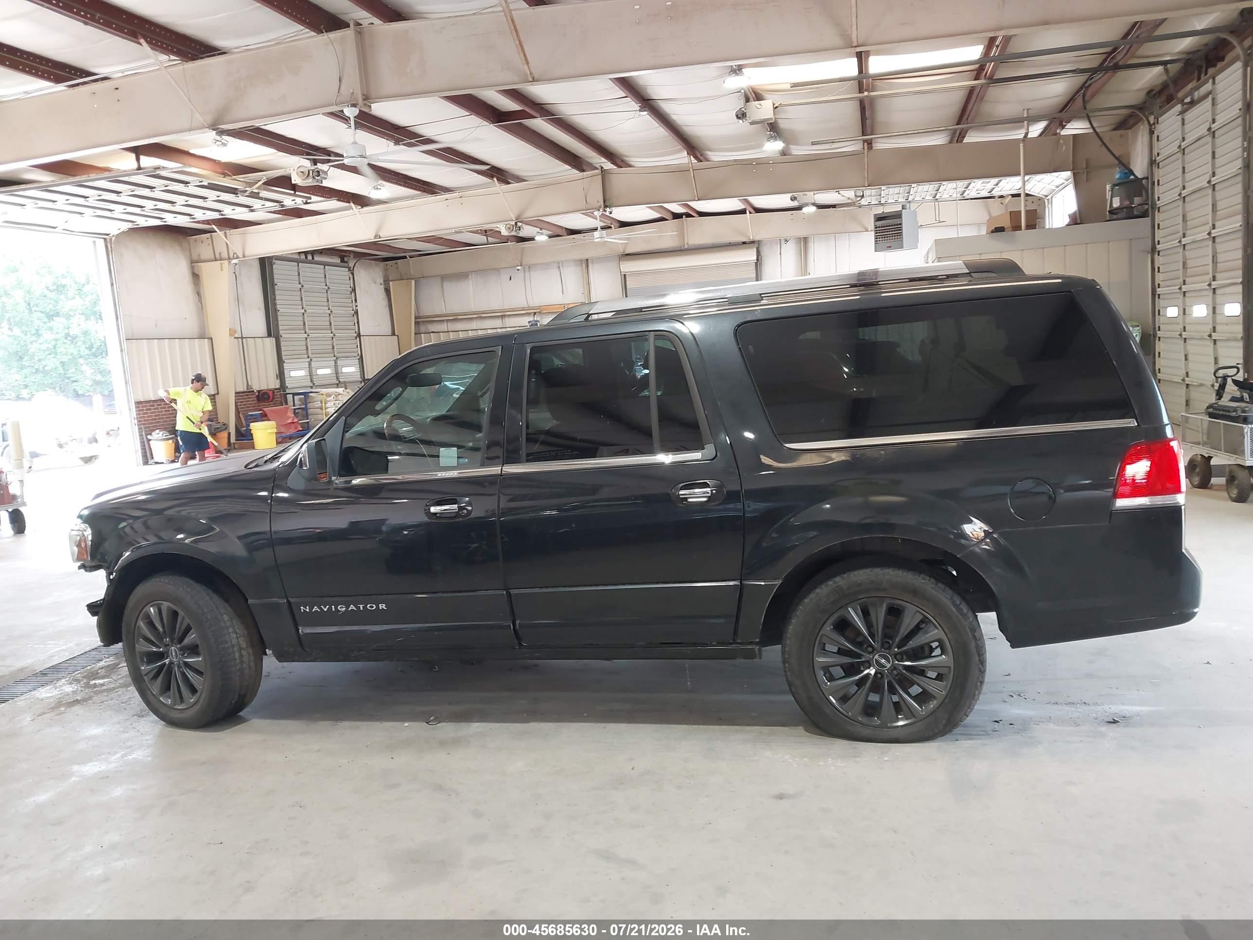 2015 Lincoln Navigator L   Black vin: 5LMJJ3HT0FEJ10987