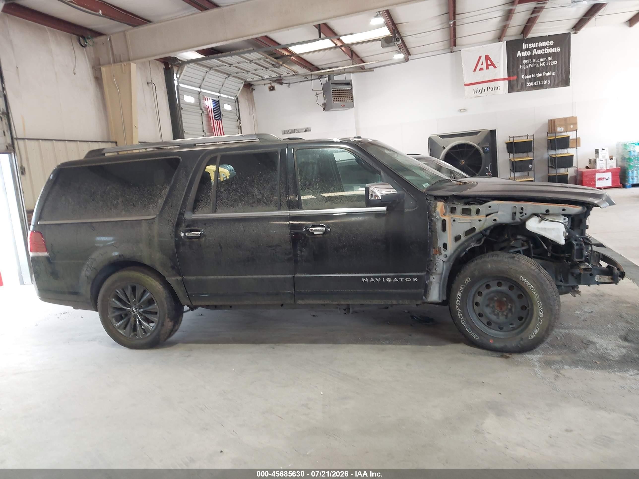 2015 Lincoln Navigator L   Black vin: 5LMJJ3HT0FEJ10987