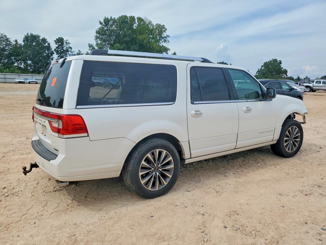 2016 Lincoln Navigator L Select Белый vin: 5LMJJ3HT8GEL12154