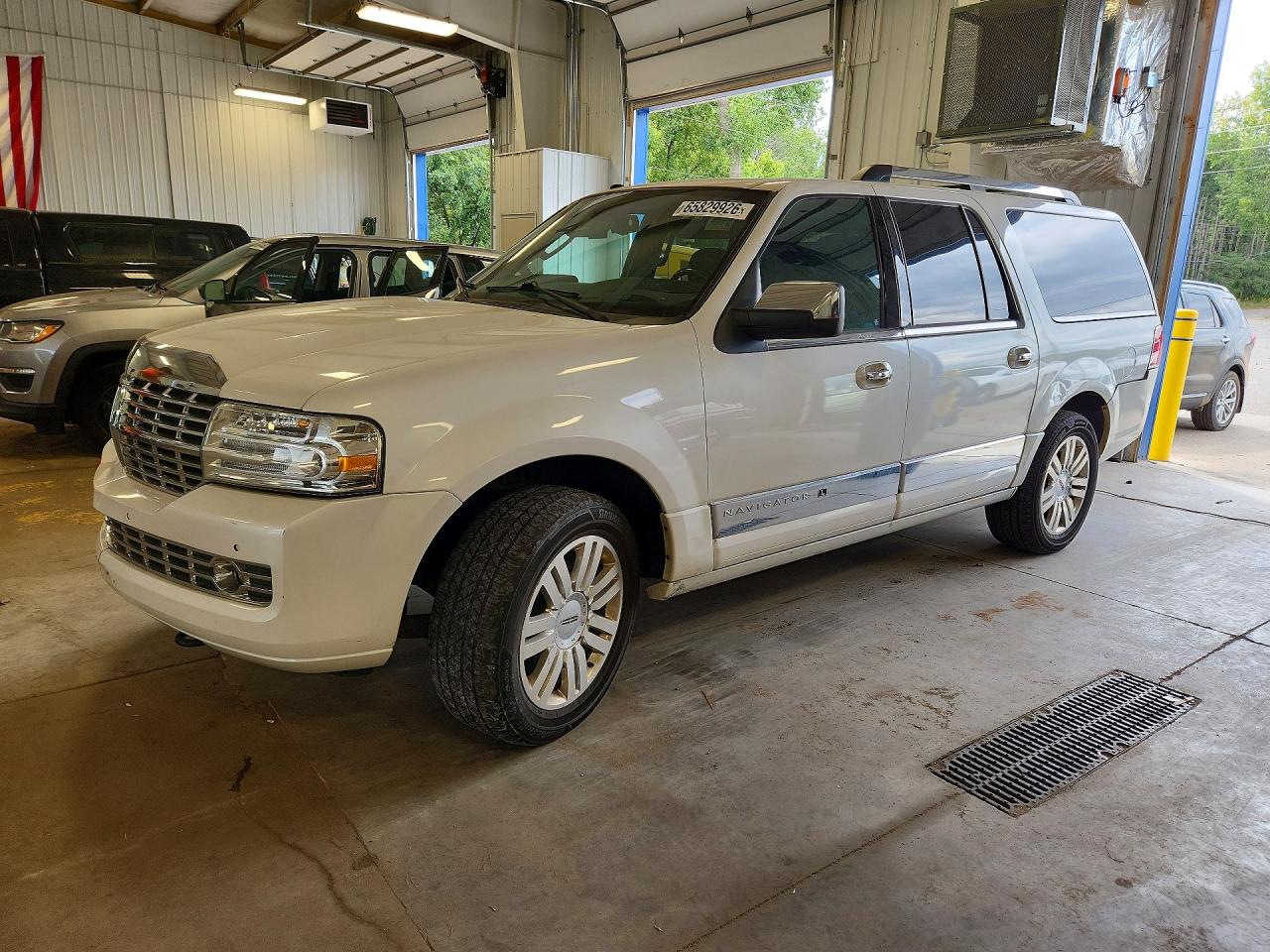 2012 Lincoln Navigator L White vin: 5LMJJ3J50CEL04233