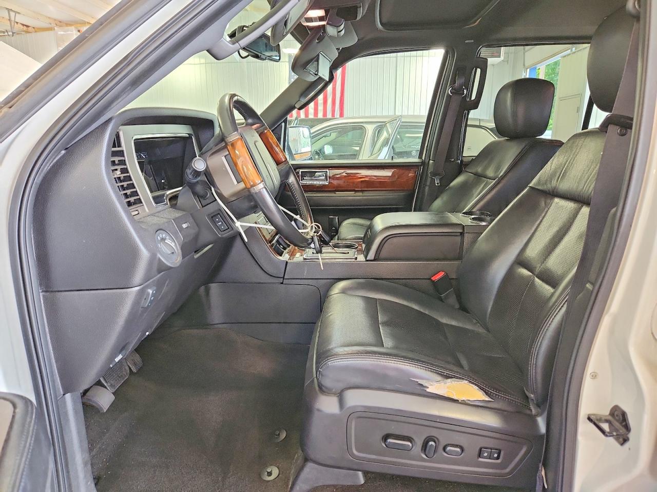 2012 Lincoln Navigator L White vin: 5LMJJ3J50CEL04233