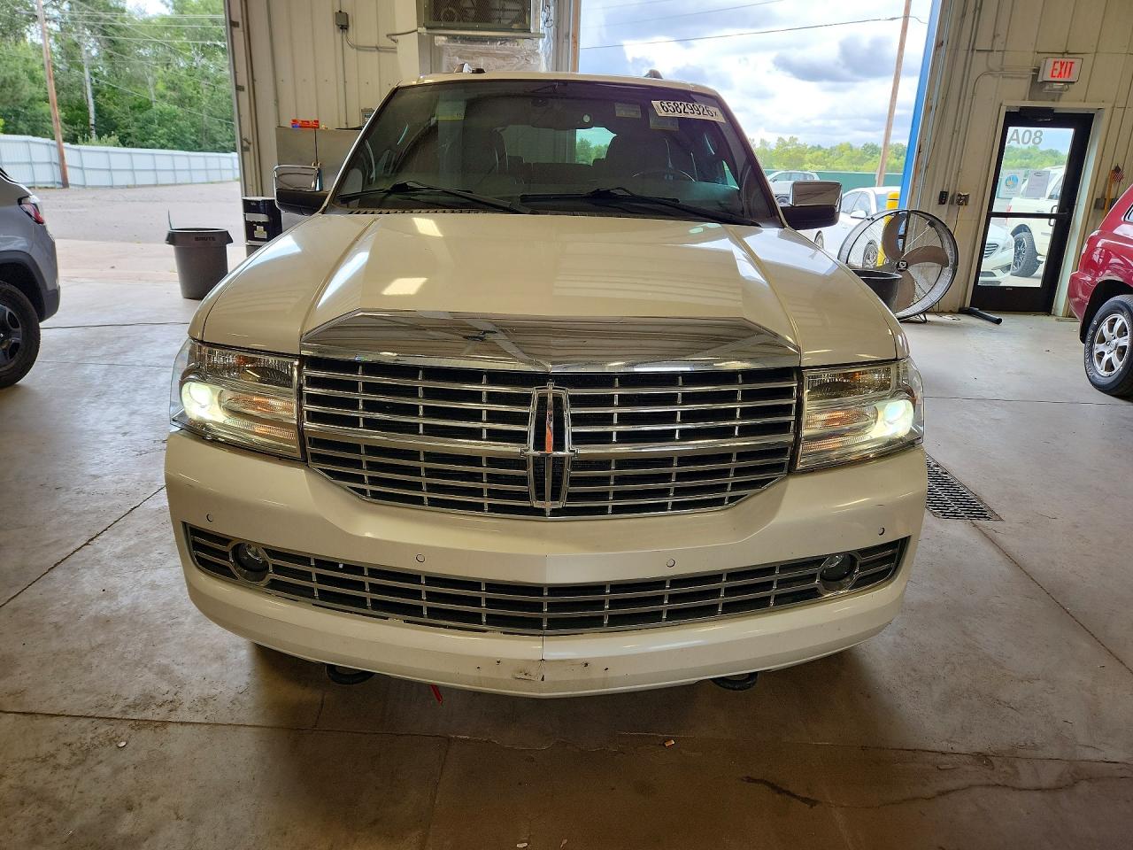 2012 Lincoln Navigator L White vin: 5LMJJ3J50CEL04233