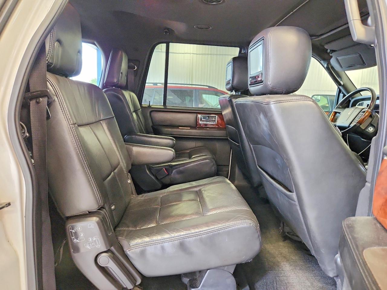 2012 Lincoln Navigator L White vin: 5LMJJ3J50CEL04233