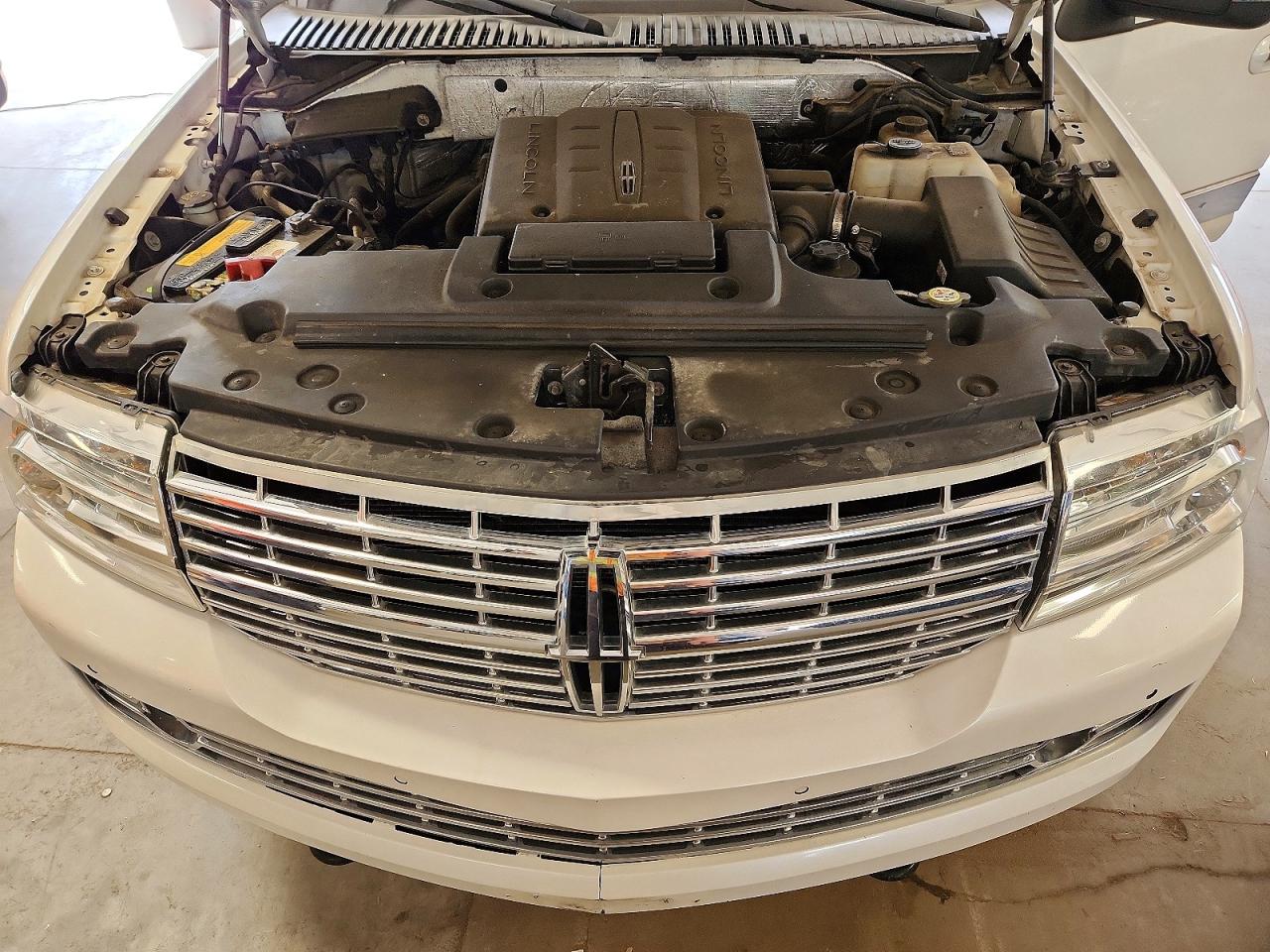 2012 Lincoln Navigator L White vin: 5LMJJ3J50CEL04233