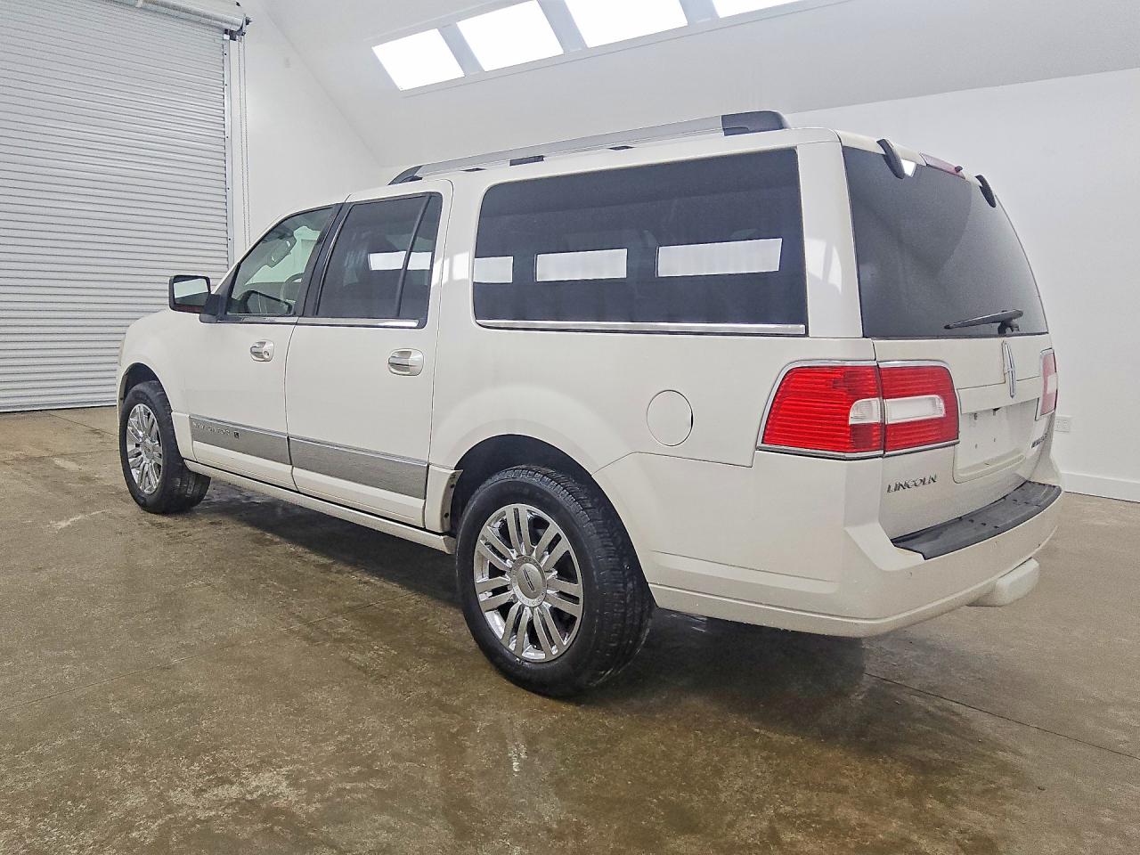 2010 Lincoln Navigator L Белый vin: 5LMJJ3J52AEJ05228