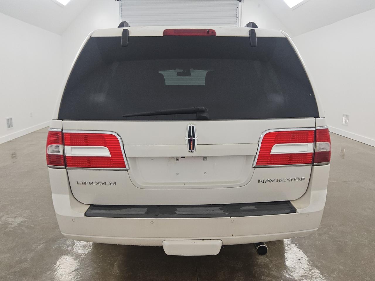 2010 Lincoln Navigator L Белый vin: 5LMJJ3J52AEJ05228 Damage: Lift Gate, Chipped, 2