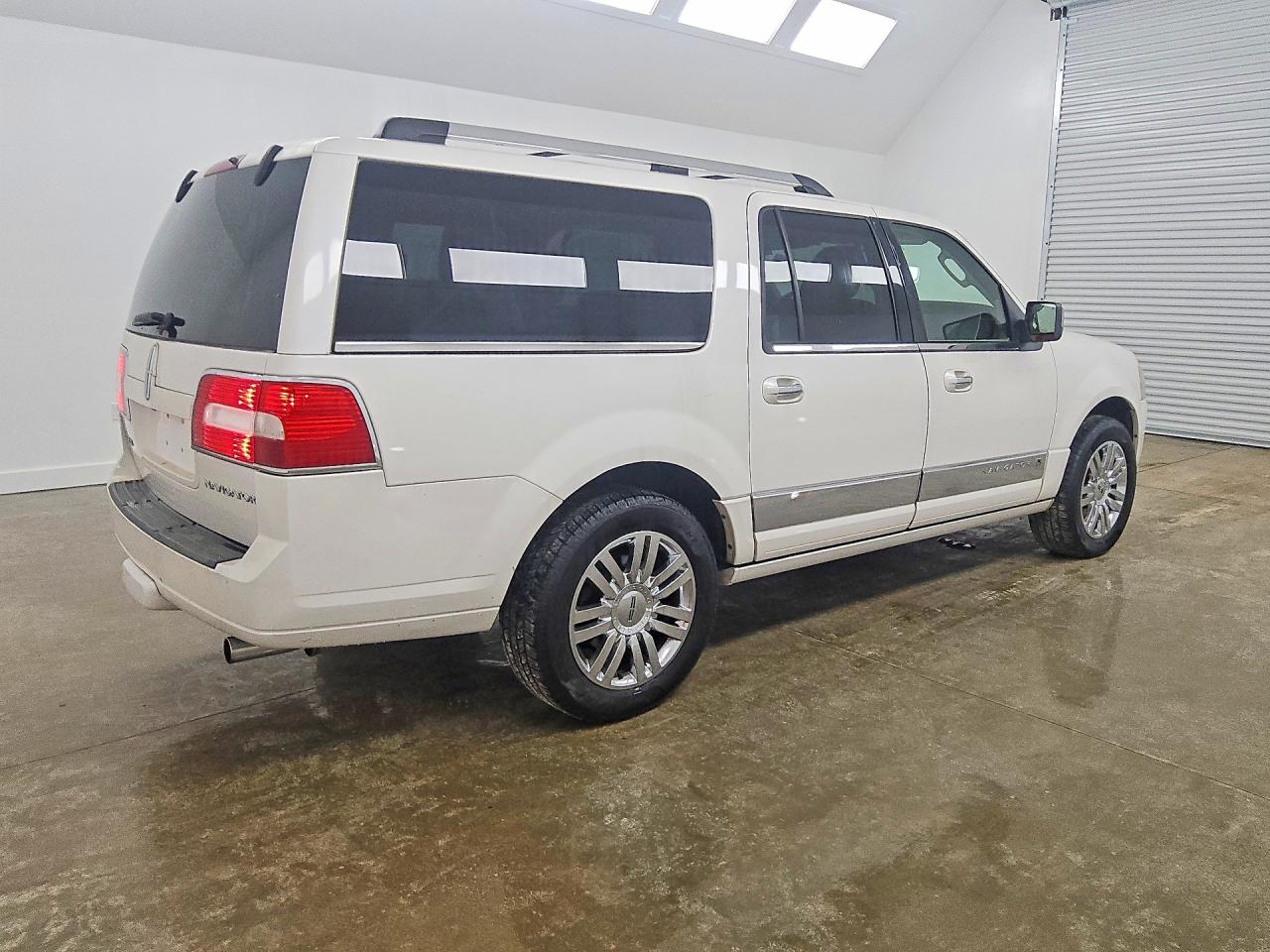 2010 Lincoln Navigator L Белый vin: 5LMJJ3J52AEJ05228