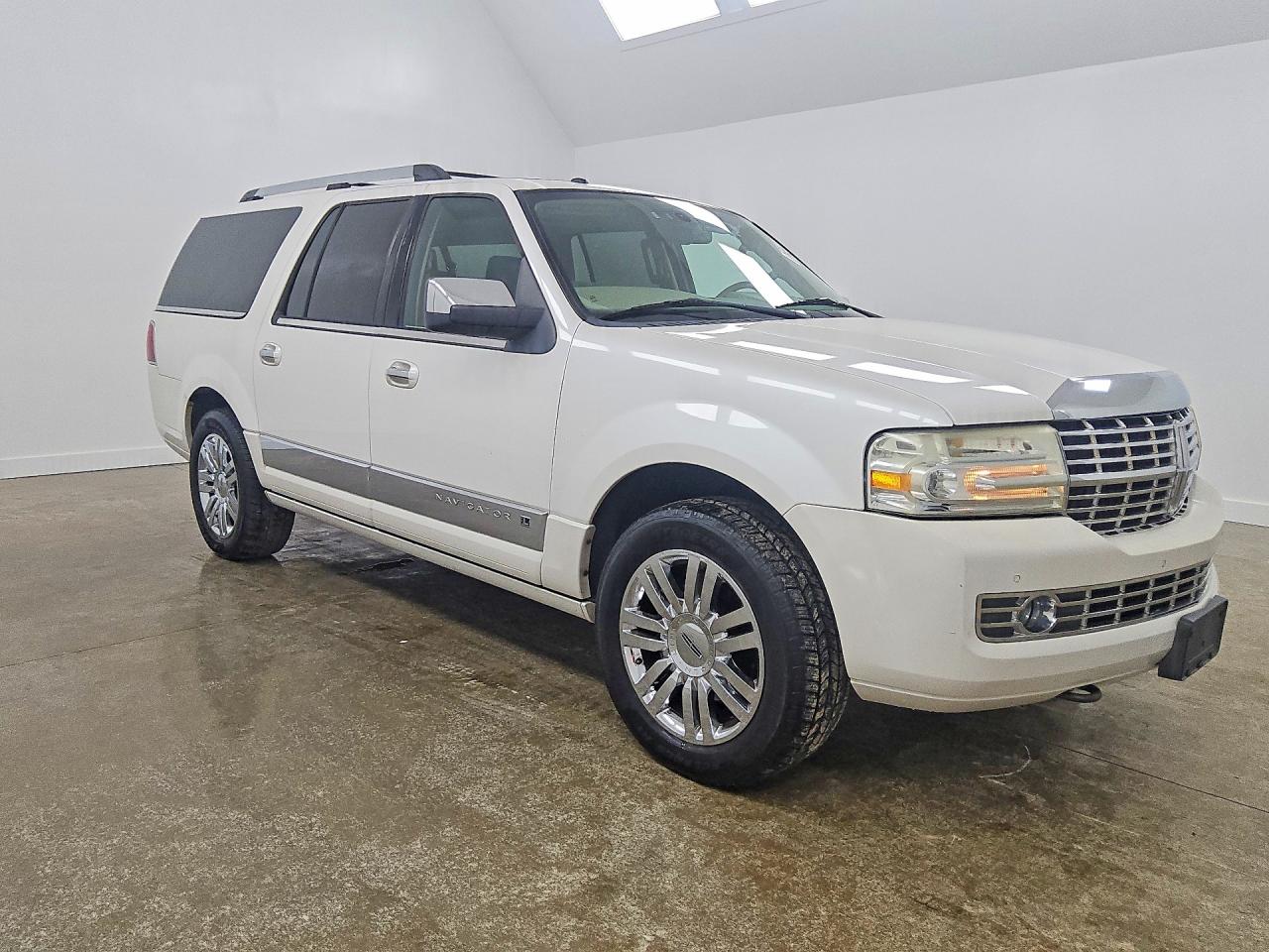 2010 Lincoln Navigator L Белый vin: 5LMJJ3J52AEJ05228