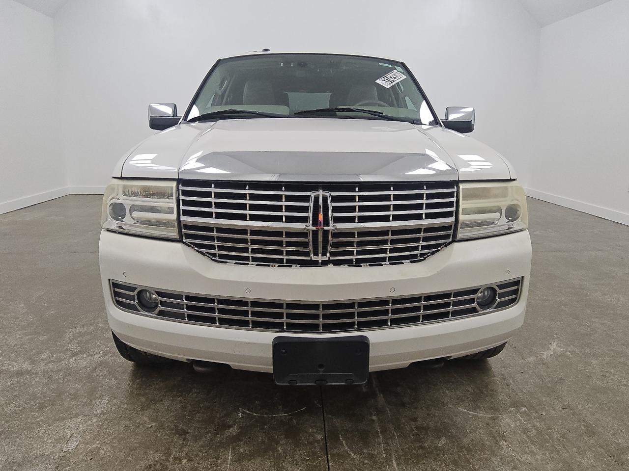 2010 Lincoln Navigator L Белый vin: 5LMJJ3J52AEJ05228 Damage: Left Head Lamp, Faded, Repair Required
