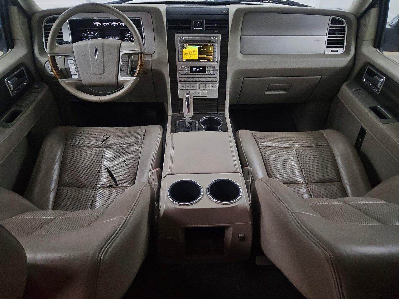 2010 Lincoln Navigator L Белый vin: 5LMJJ3J52AEJ05228