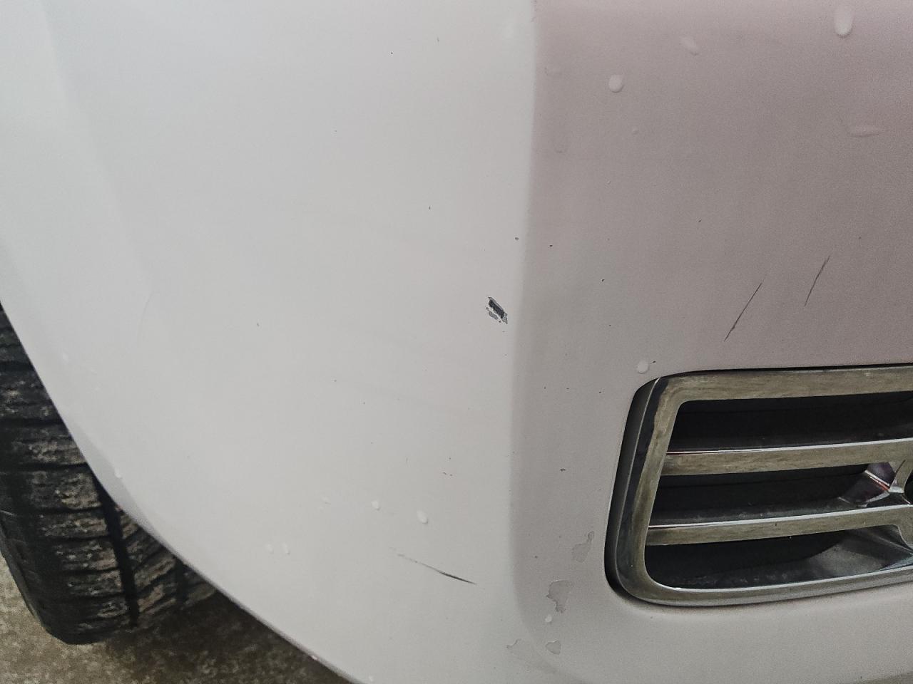 2010 Lincoln Navigator L Белый vin: 5LMJJ3J52AEJ05228 Damage: Front Bumper, Multiple Scratches Heavy, 3