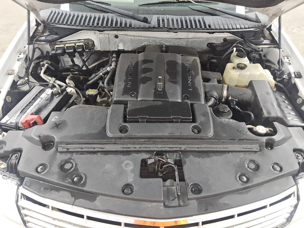 2010 Lincoln Navigator L Белый vin: 5LMJJ3J52AEJ05228 Damage: Vehicle Speed Sensor, Inoperable, Repair Required