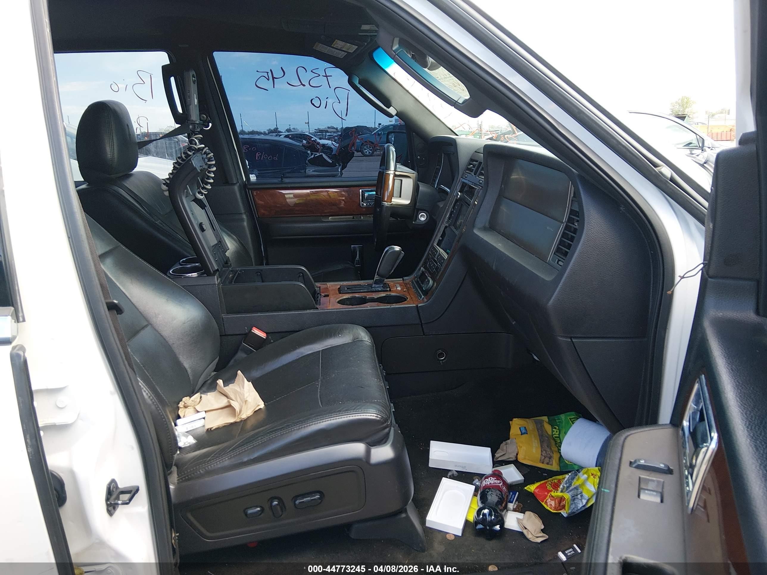 2012 Lincoln Navigator L White vin: 5LMJJ3J52CEL00815