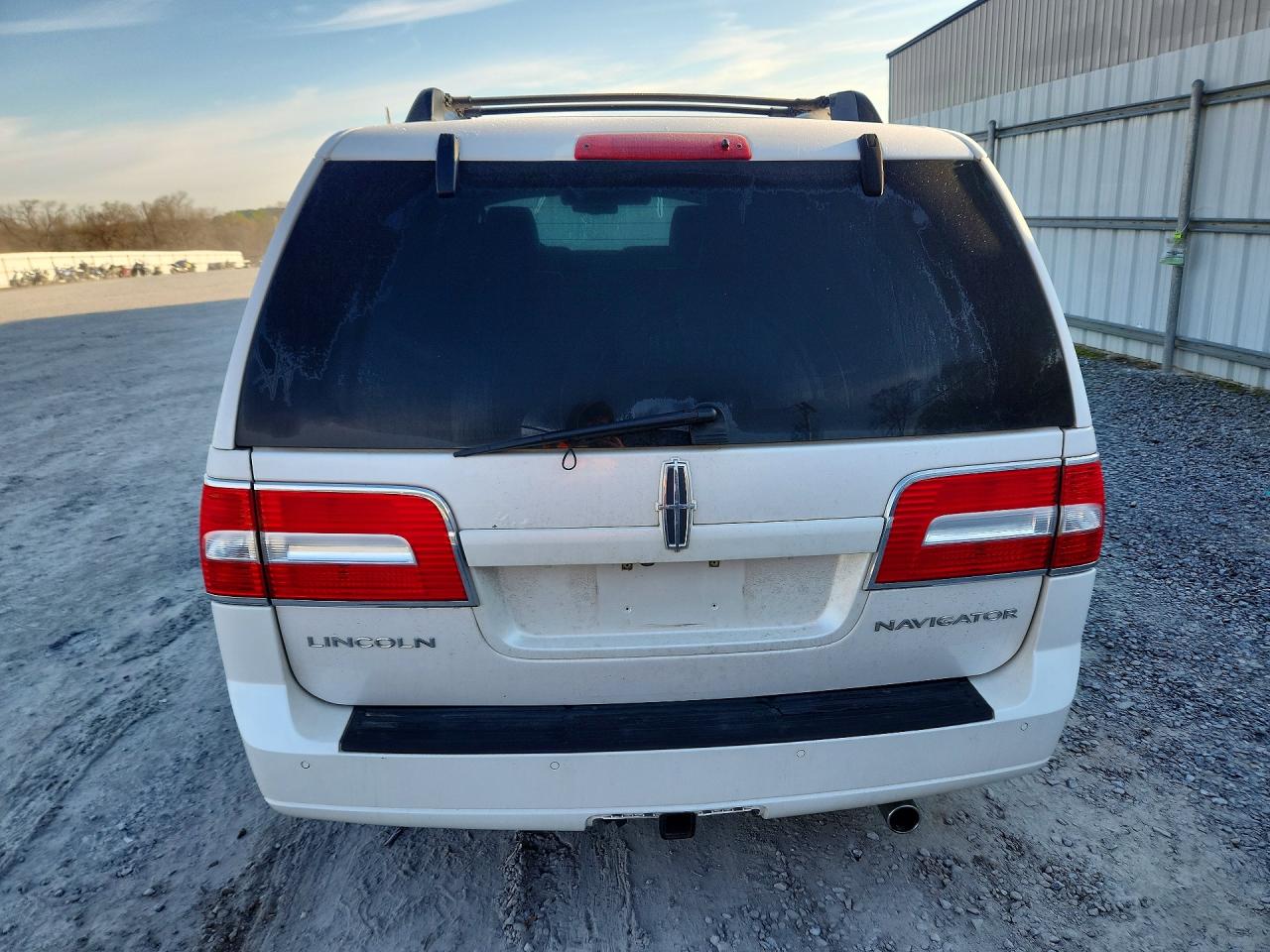 2011 Lincoln Navigator L White vin: 5LMJJ3J53BEJ03599