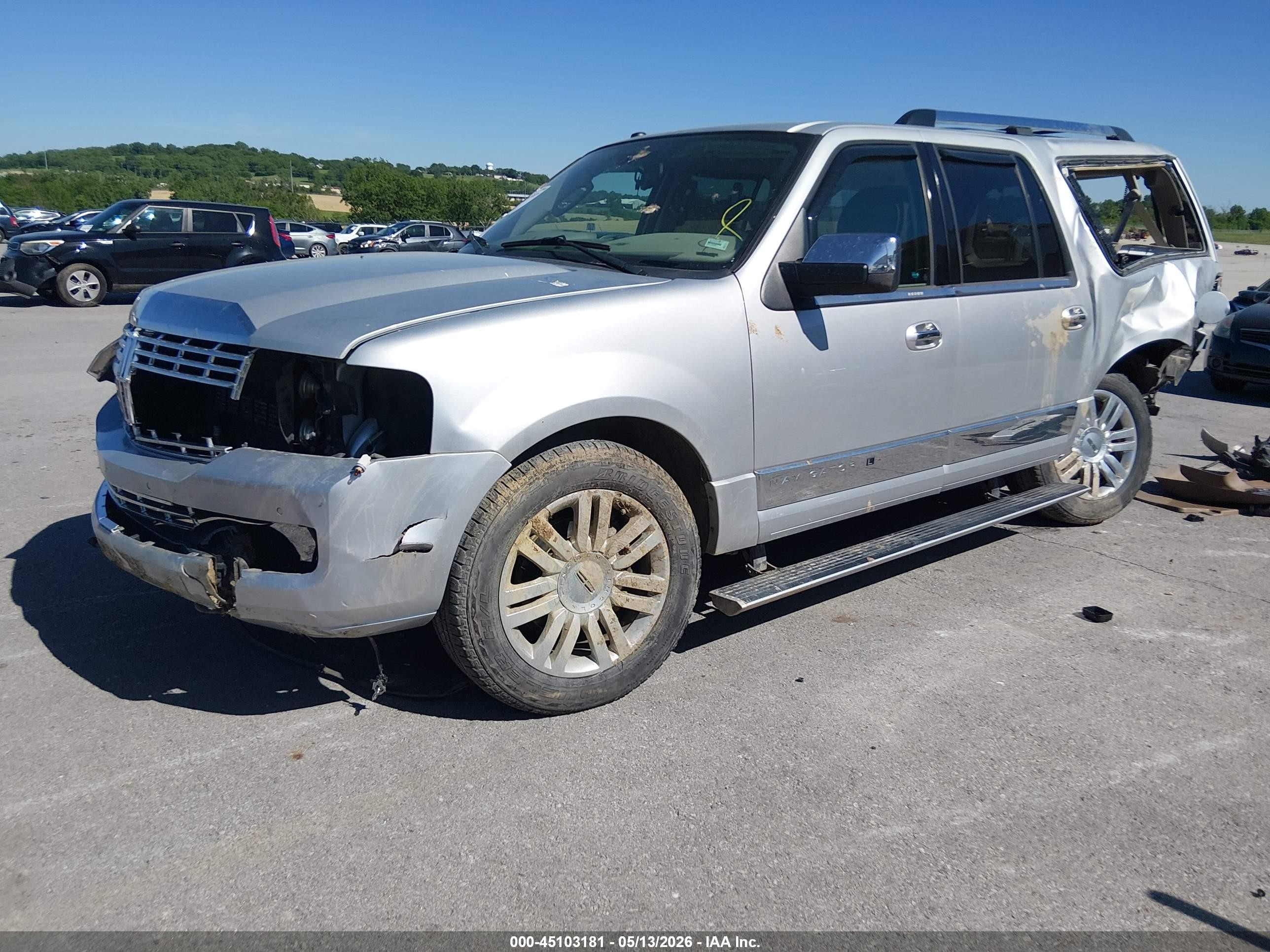 2014 Lincoln Navigator L   Silver vin: 5LMJJ3J53EEL08196