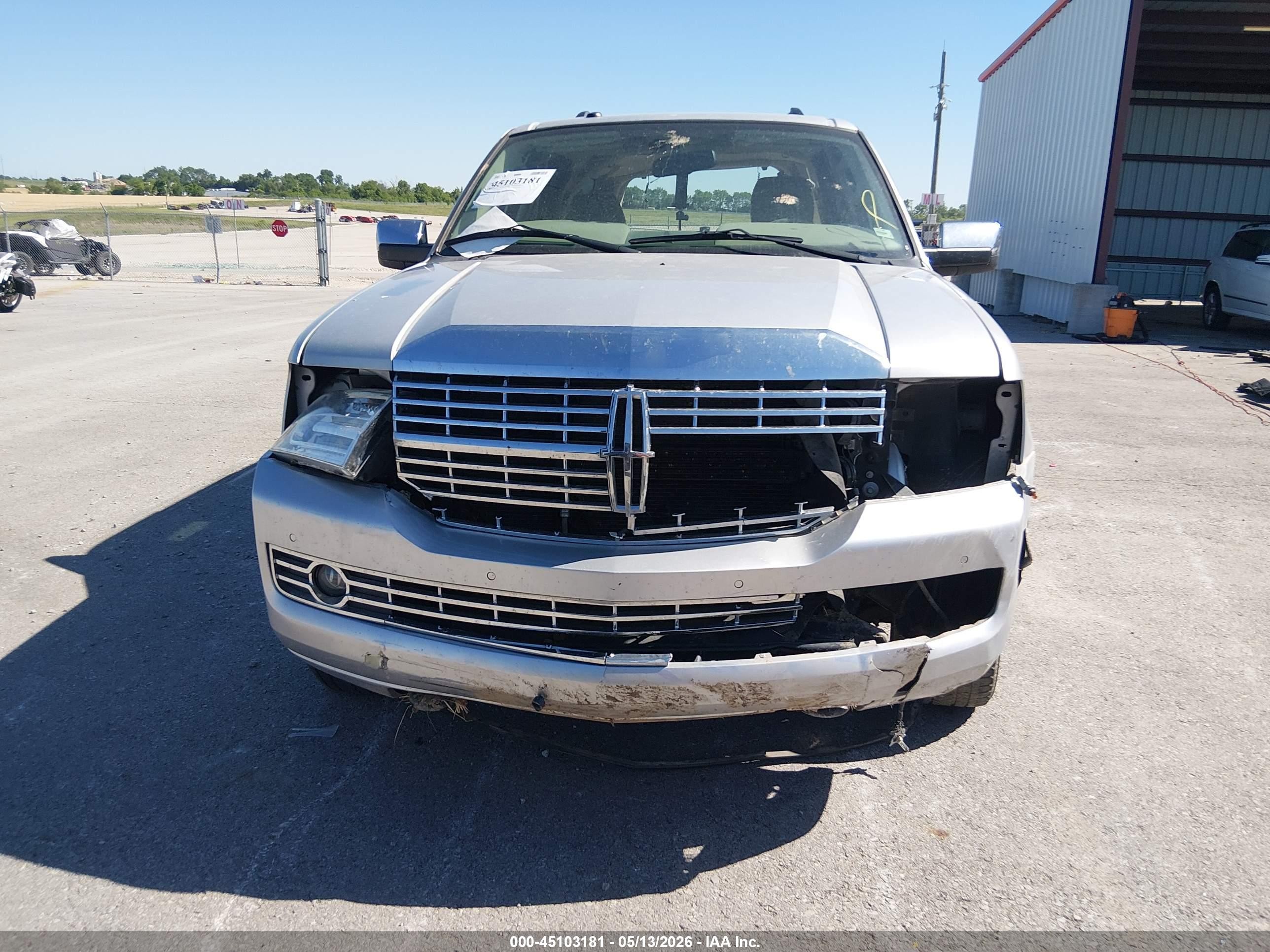 2014 Lincoln Navigator L   Silver vin: 5LMJJ3J53EEL08196