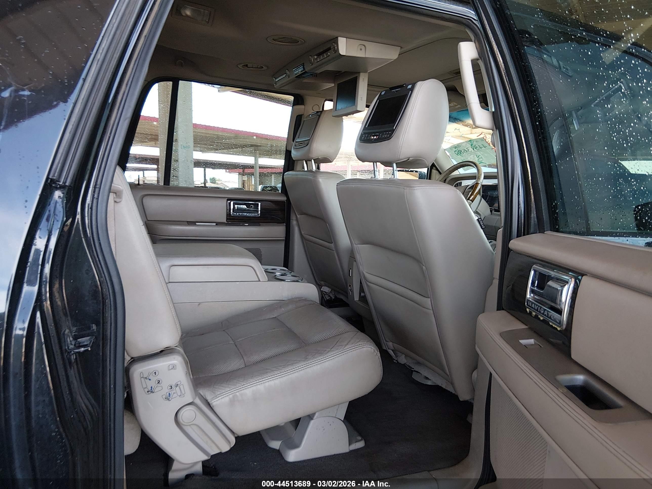 2010 Lincoln Navigator L   Black vin: 5LMJJ3J55AEJ02369