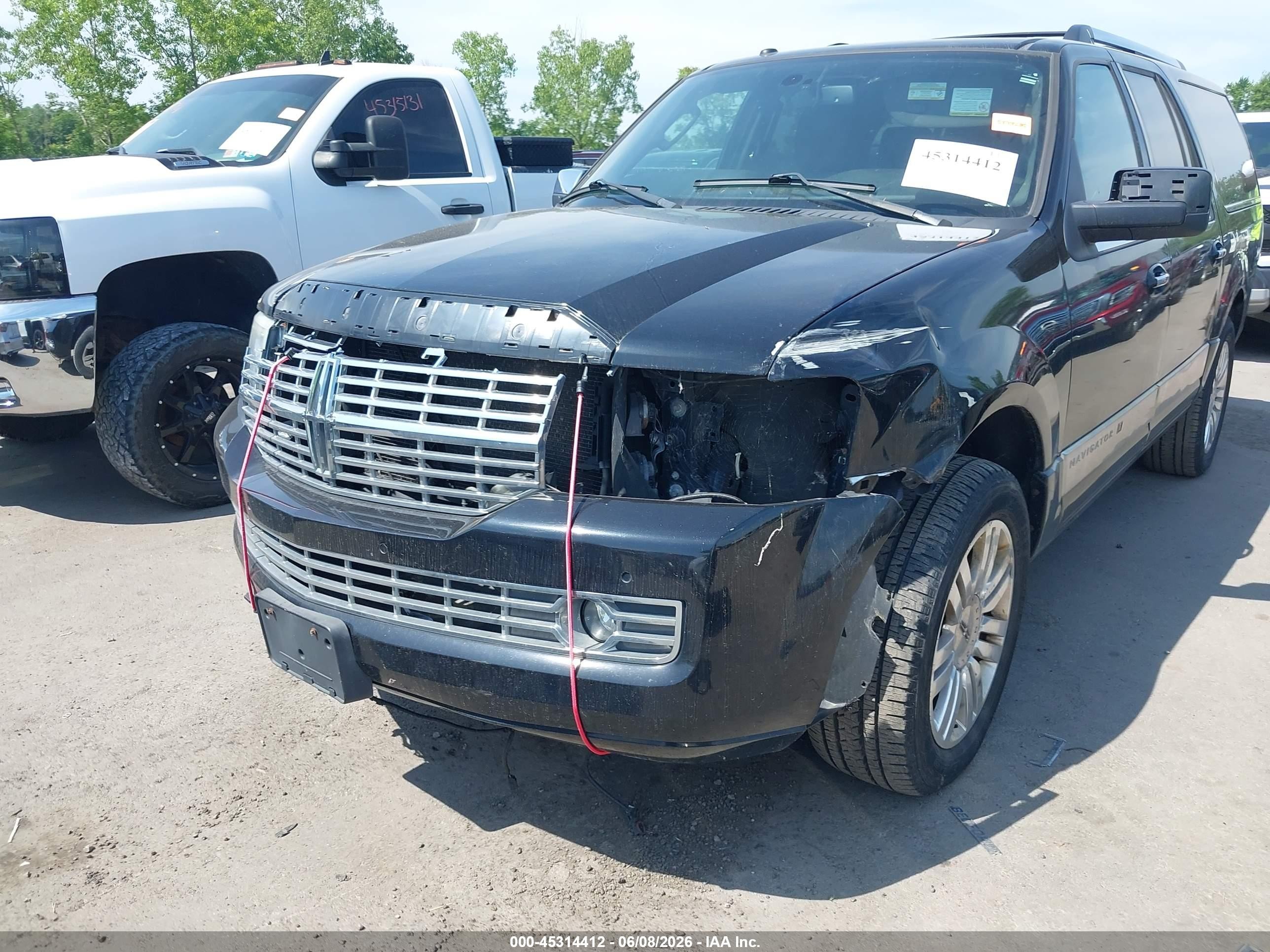 2011 Lincoln Navigator L   Black vin: 5LMJJ3J56BEJ09624