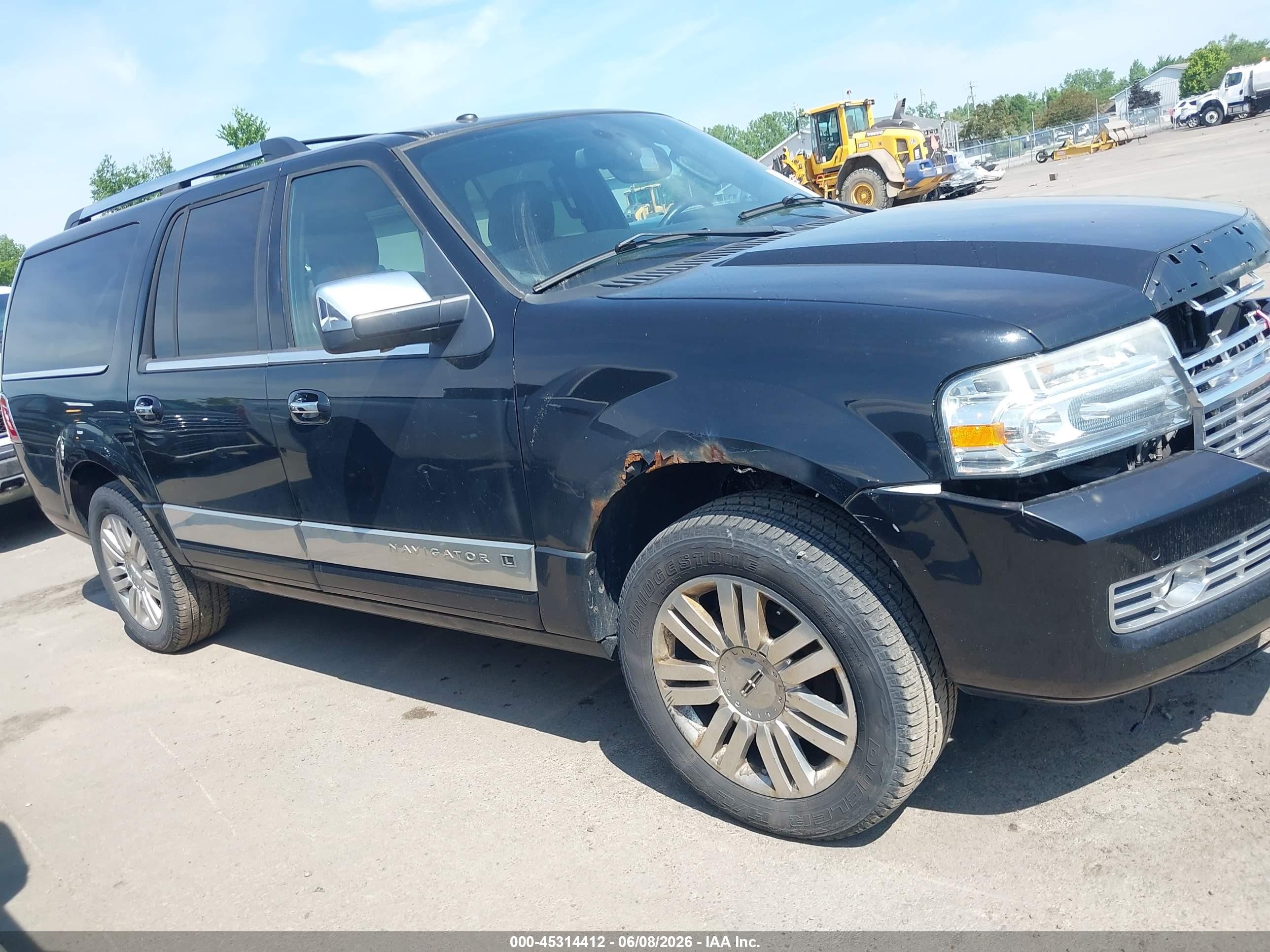 2011 Lincoln Navigator L   Black vin: 5LMJJ3J56BEJ09624