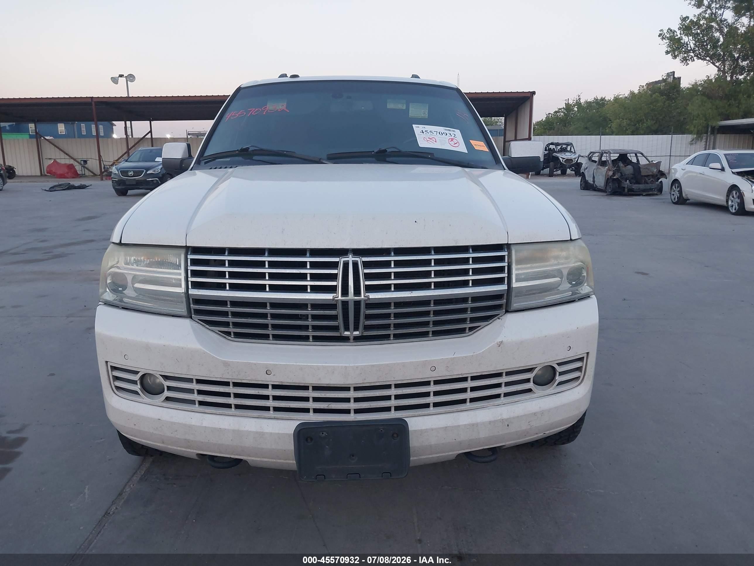 2011 Lincoln Navigator L White vin: 5LMJJ3J57BEJ07462