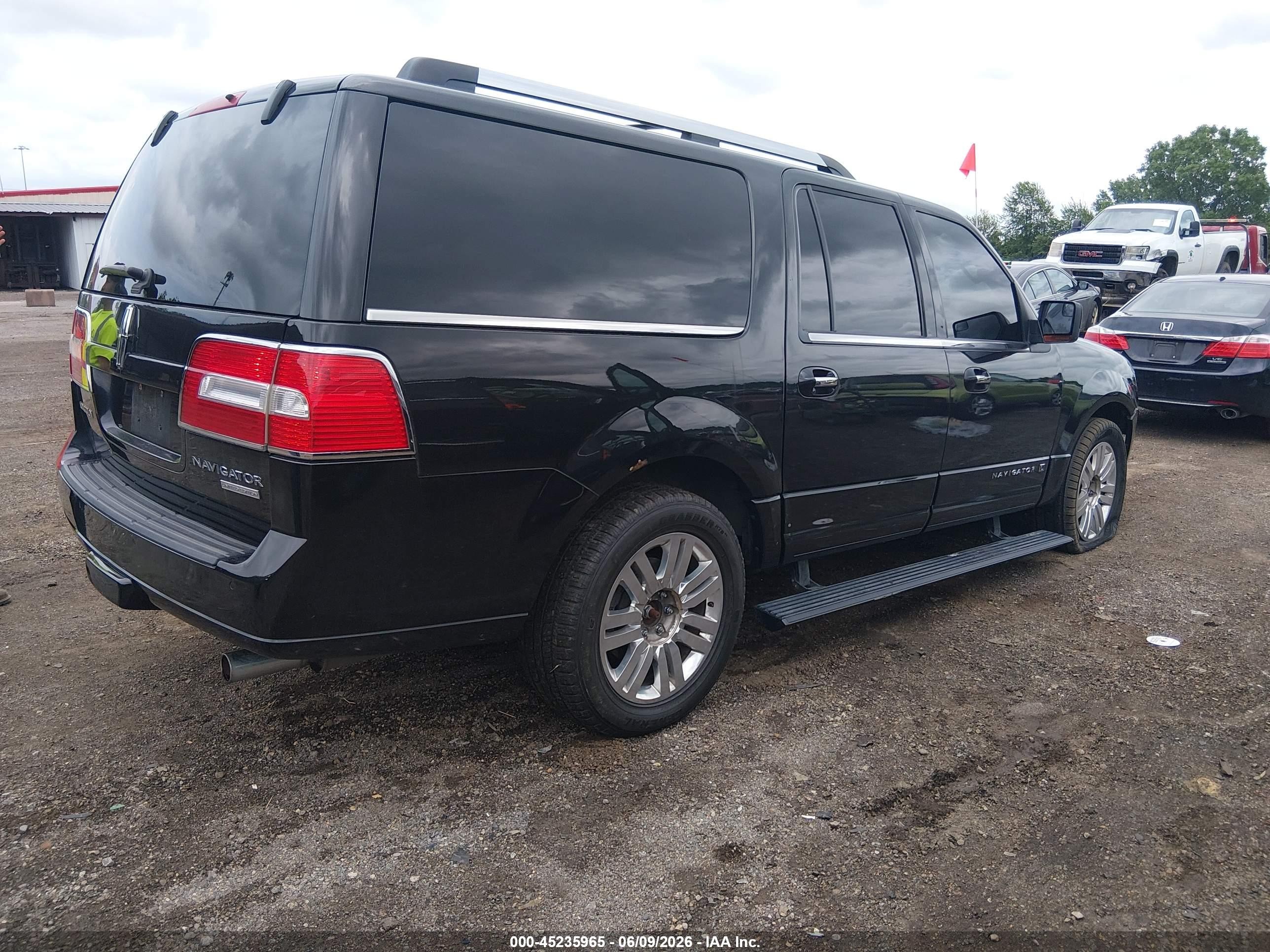2013 Lincoln Navigator L   Black vin: 5LMJJ3J57DEL06739