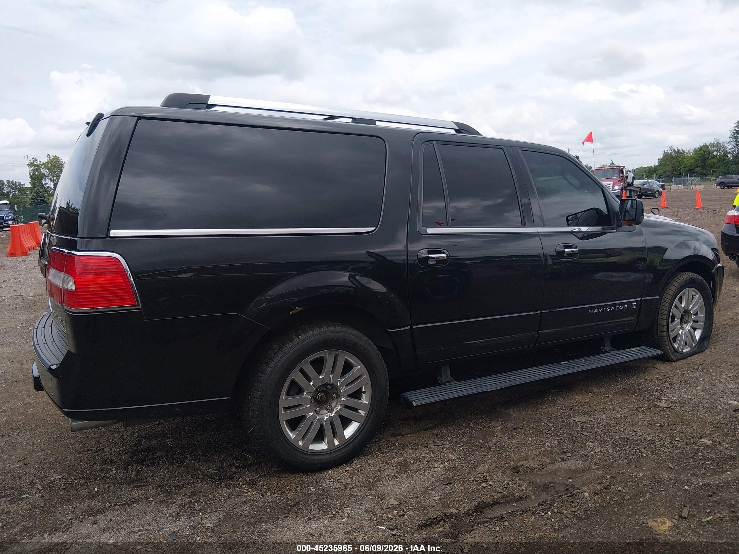 2013 Lincoln Navigator L   Black vin: 5LMJJ3J57DEL06739