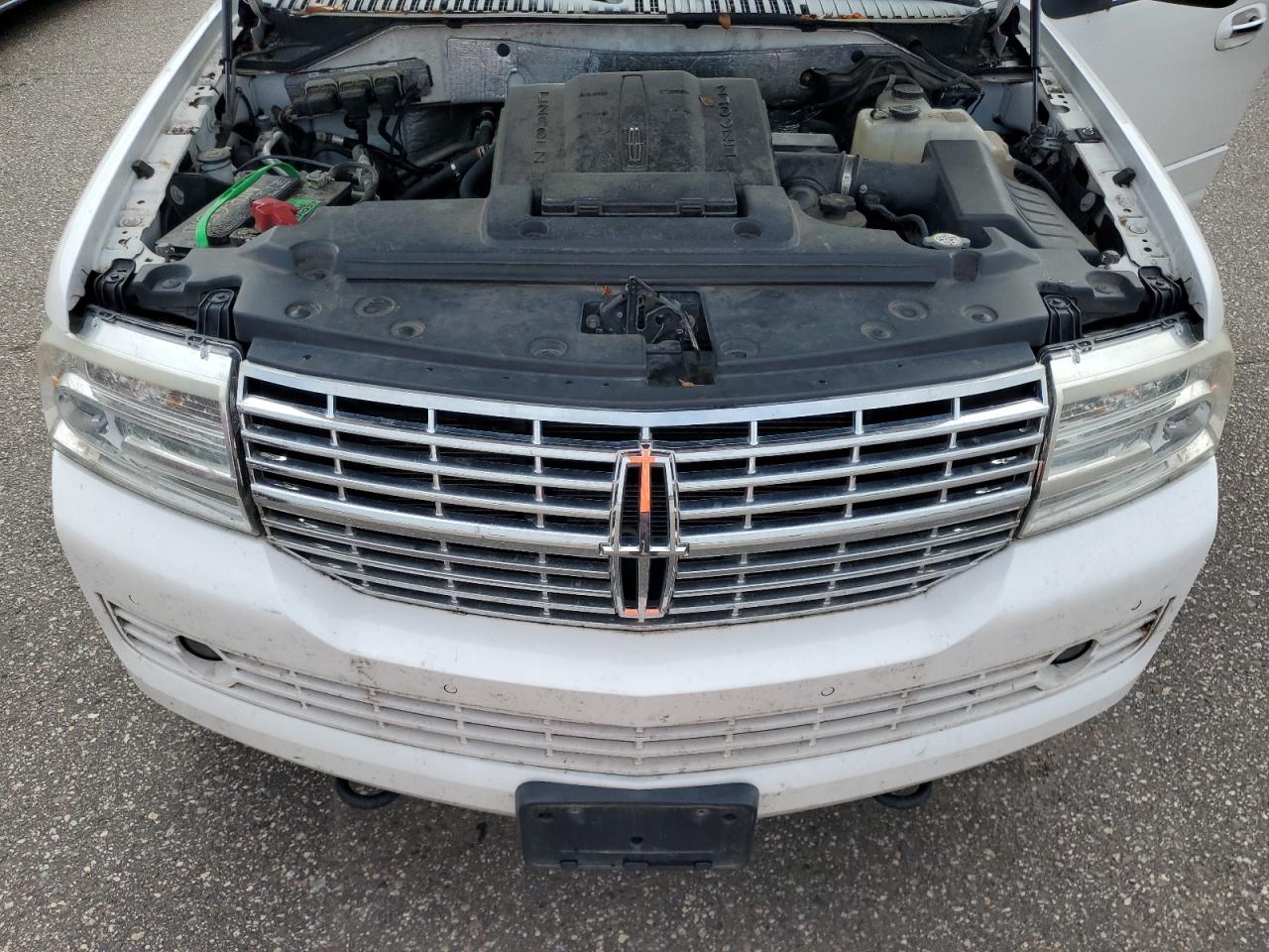 2011 Lincoln Navigator L White vin: 5LMJJ3J59BEJ02280
