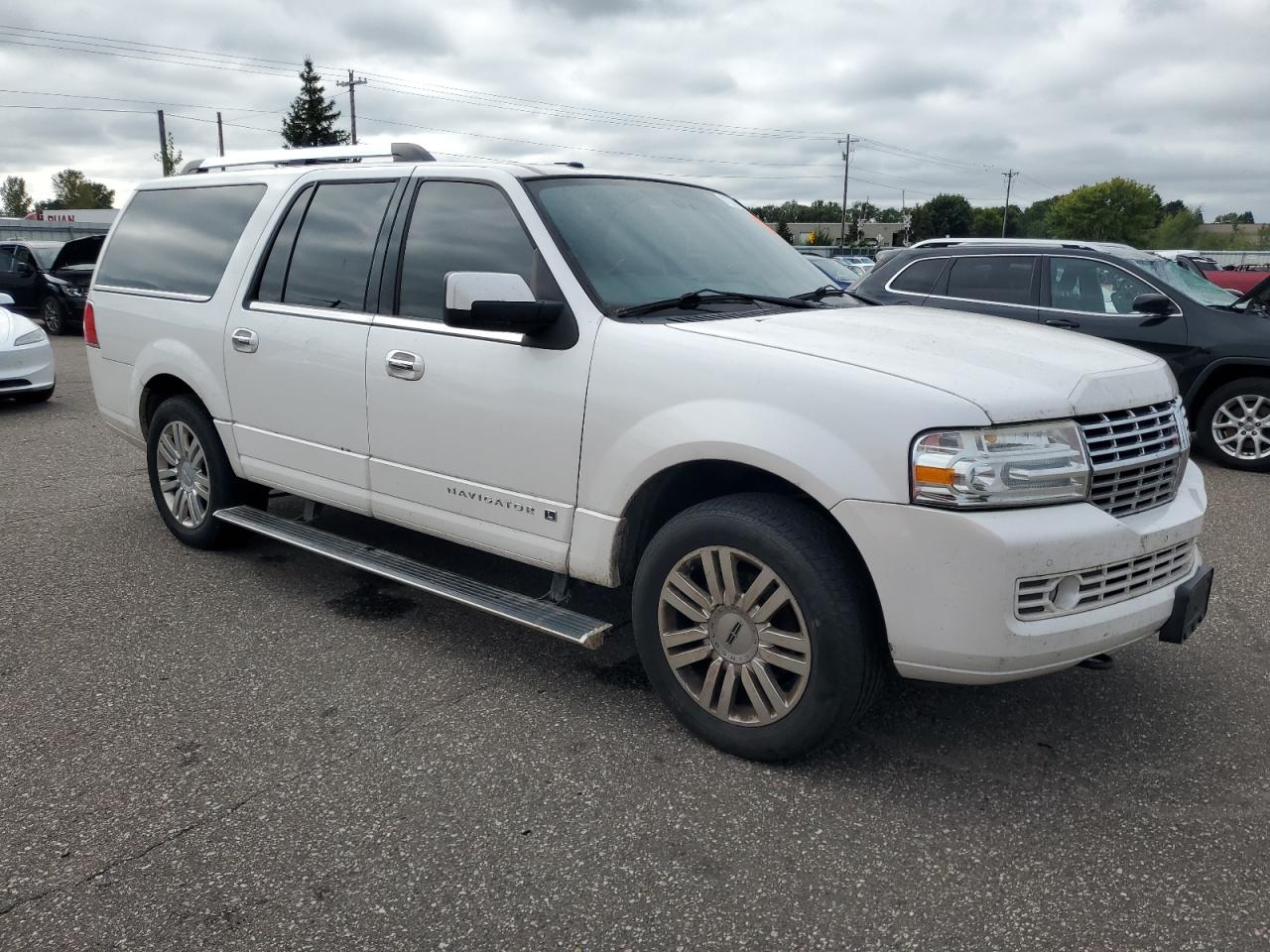 2011 Lincoln Navigator L White vin: 5LMJJ3J59BEJ02280