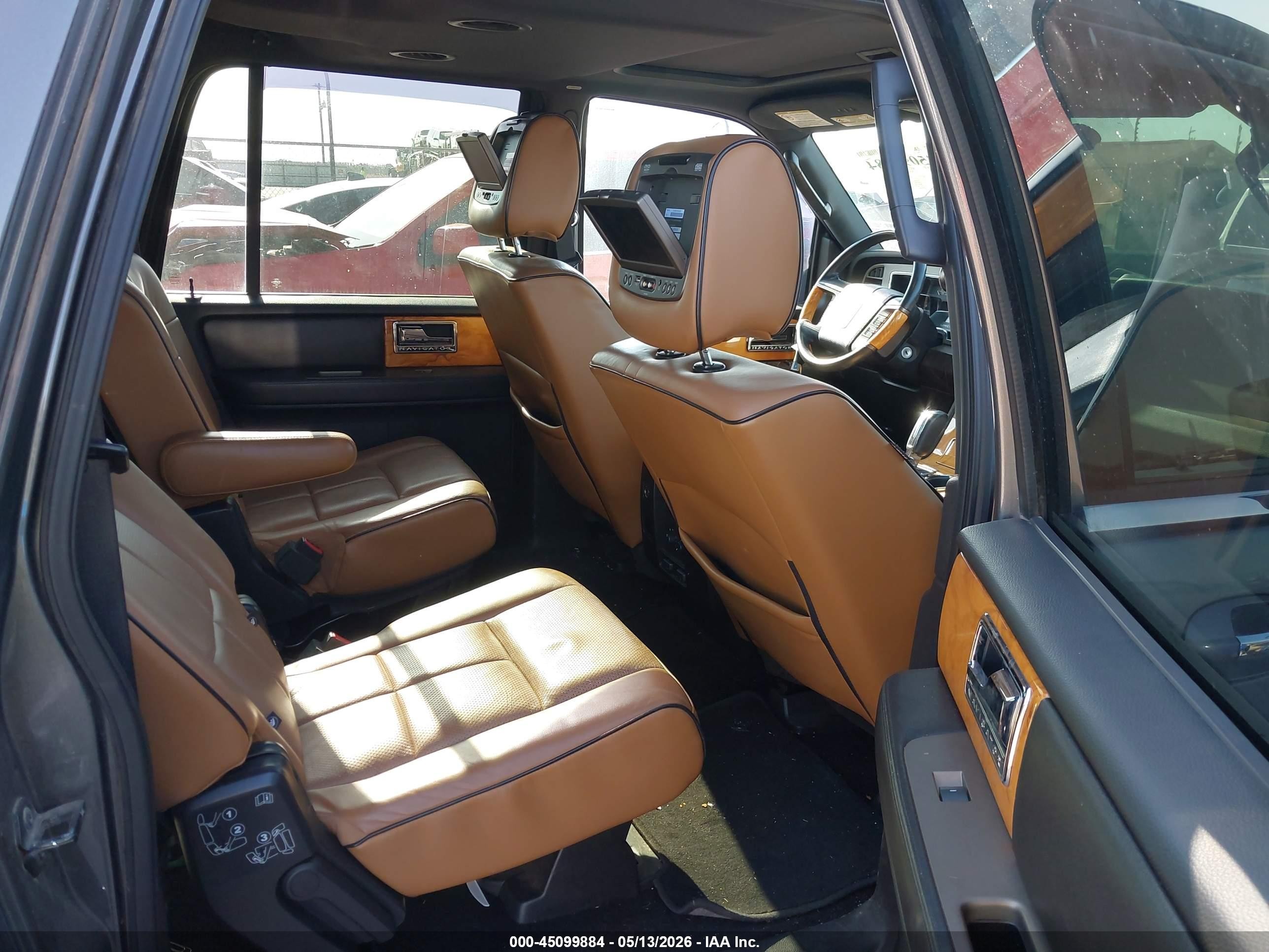 2011 Lincoln Navigator L   Gray vin: 5LMJJ3J59BEJ04739