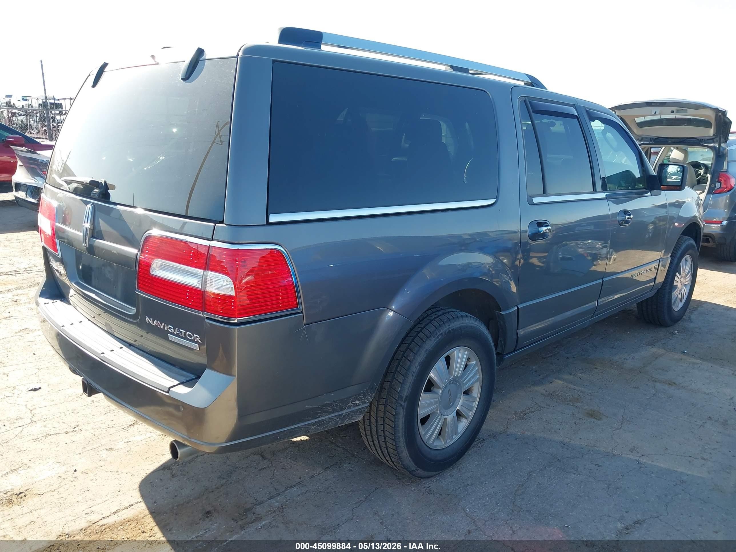 2011 Lincoln Navigator L   Gray vin: 5LMJJ3J59BEJ04739
