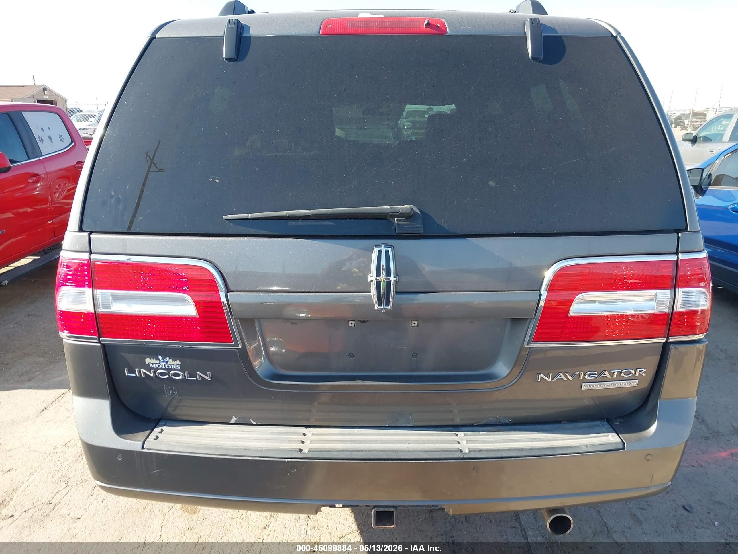 2011 Lincoln Navigator L   Gray vin: 5LMJJ3J59BEJ04739