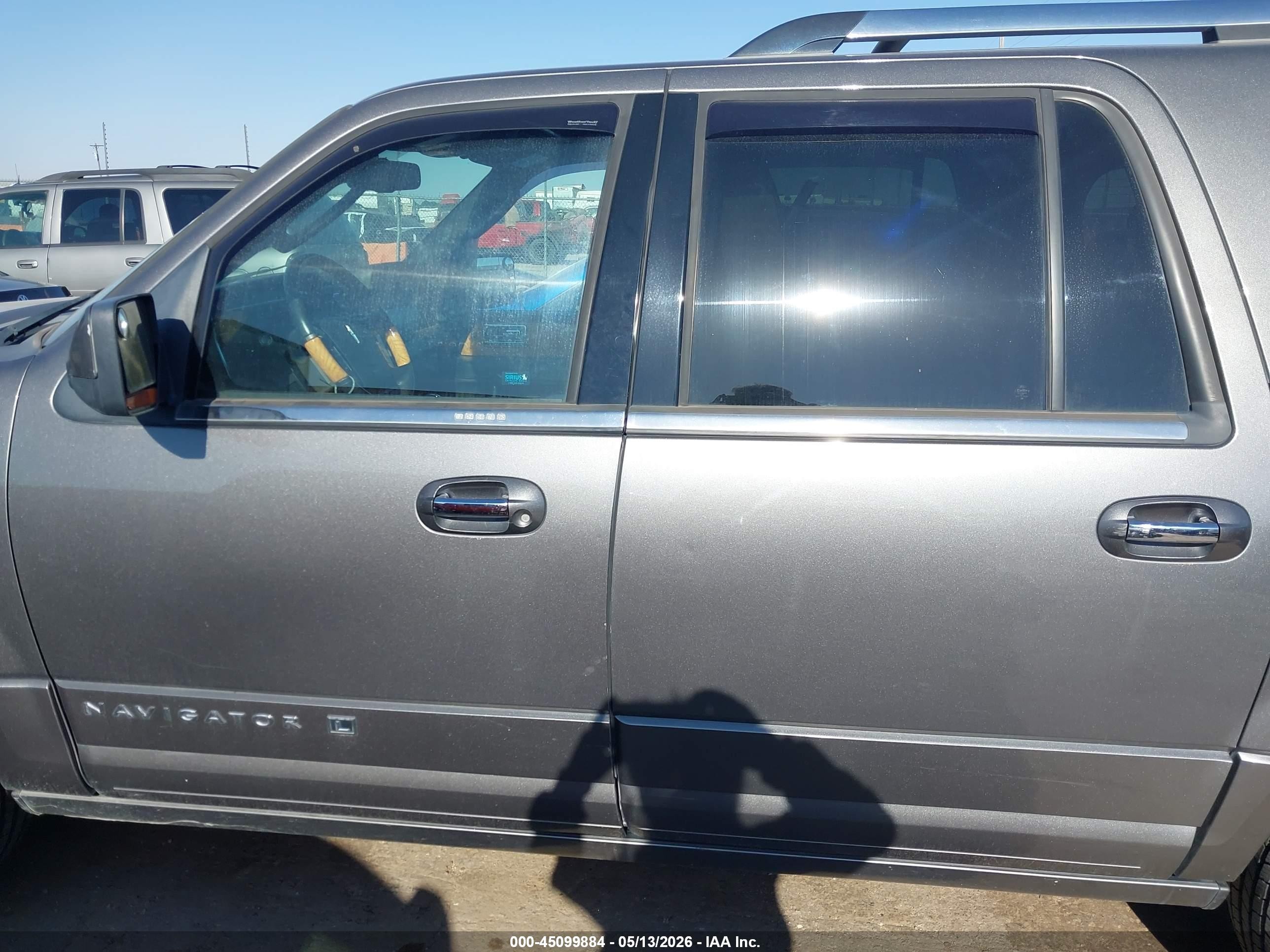 2011 Lincoln Navigator L   Gray vin: 5LMJJ3J59BEJ04739
