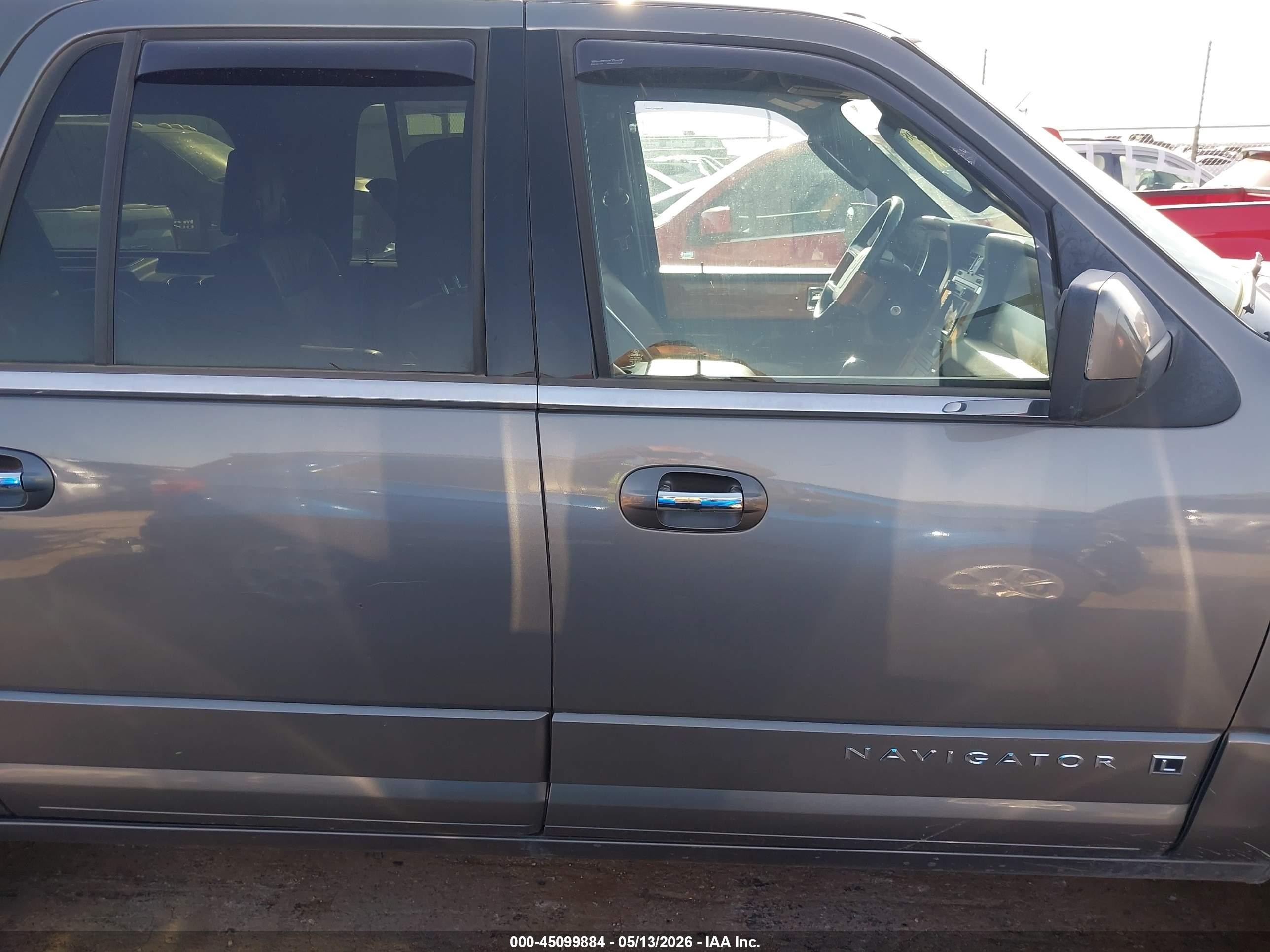 2011 Lincoln Navigator L   Gray vin: 5LMJJ3J59BEJ04739