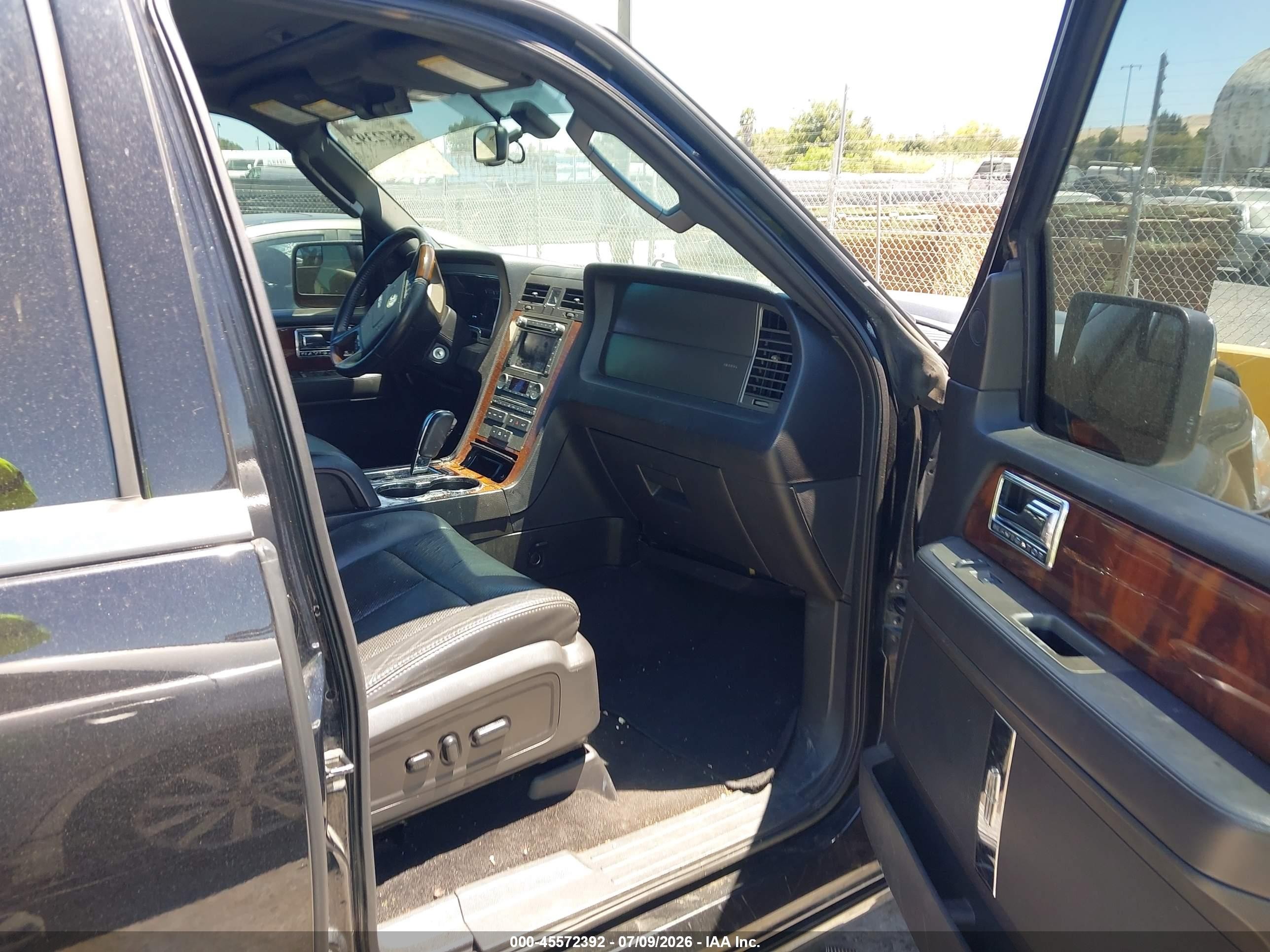 2014 Lincoln Navigator L   Черный vin: 5LMJJ3J59EEL05710
