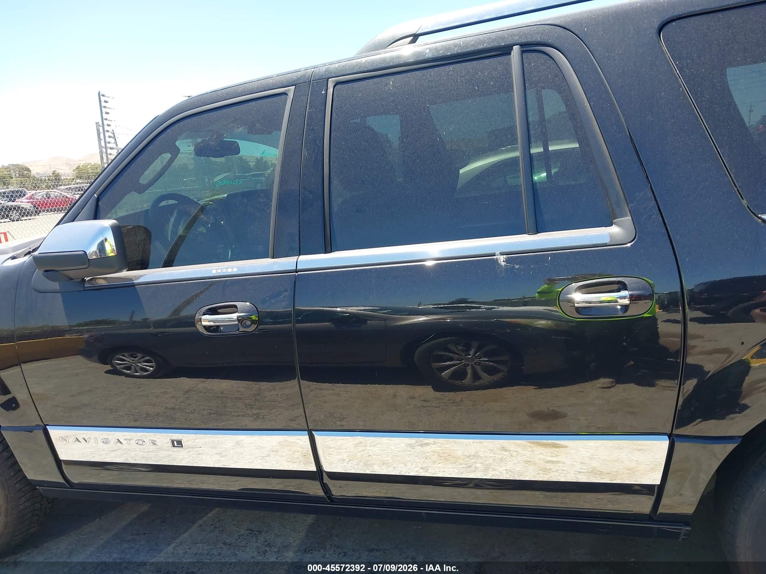 2014 Lincoln Navigator L   Черный vin: 5LMJJ3J59EEL05710